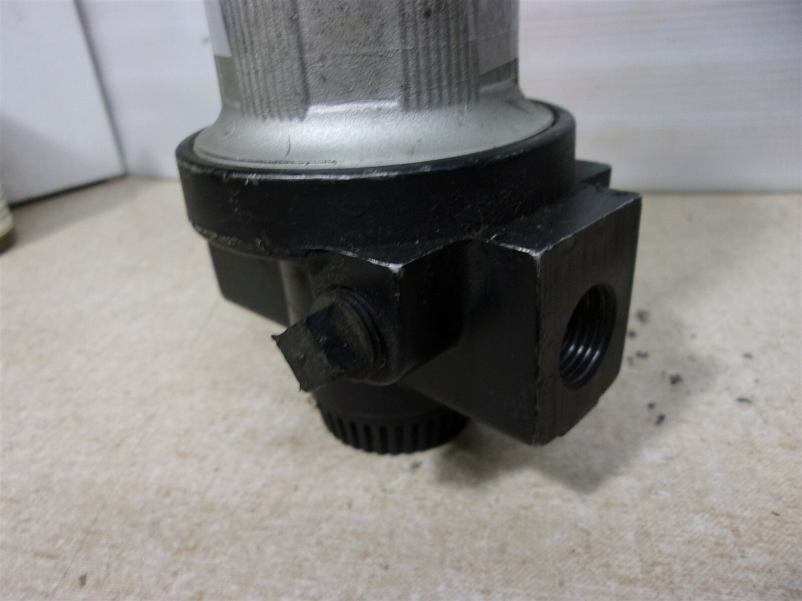 Master Pneumatic Model R100 Regulator #3 *FREE SHIPPING*