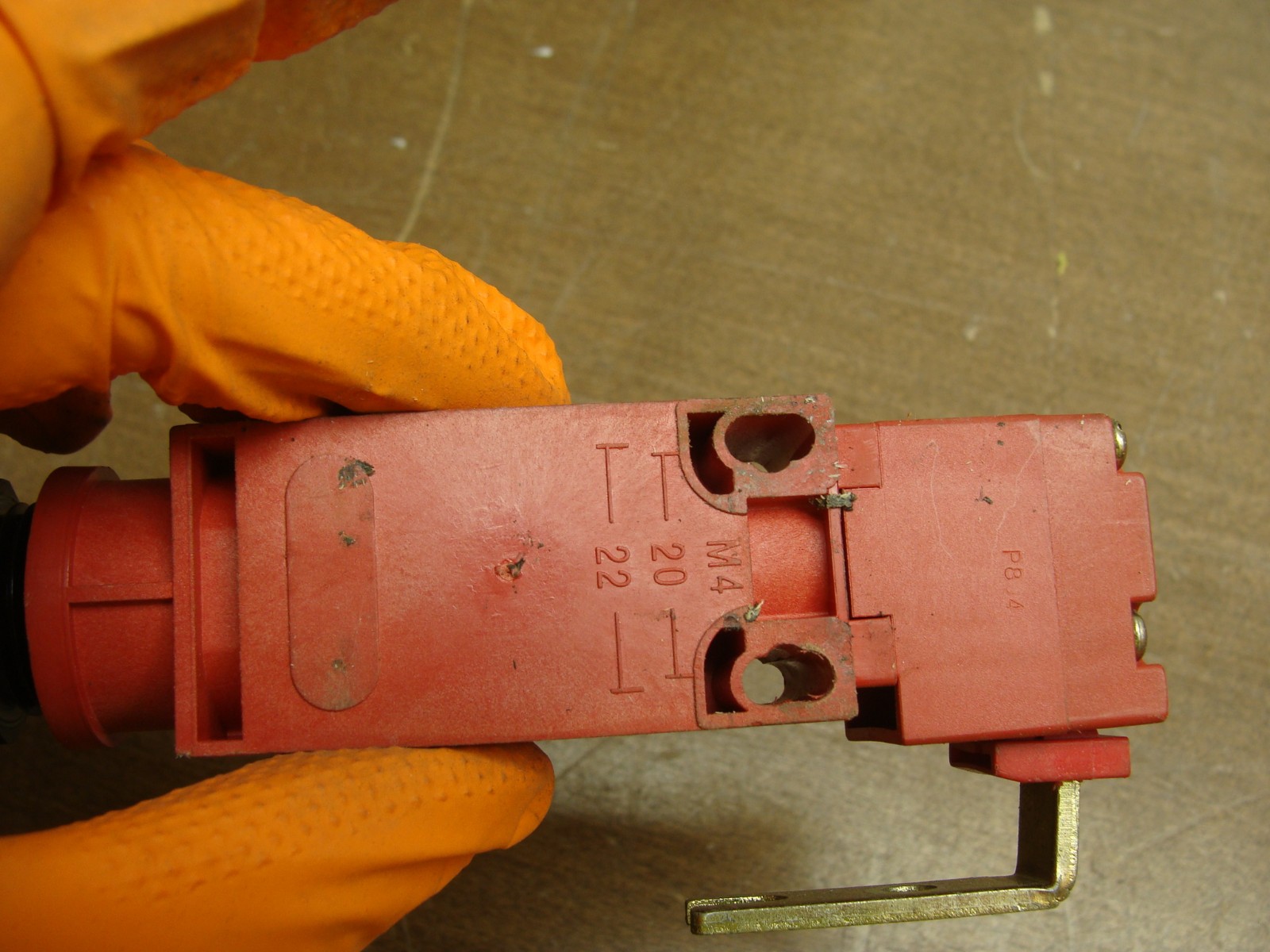 TELEMECANIQUE SAFETY INTERLOCK SWITCH XCK-P591H7 240VAC 3A W/KEY