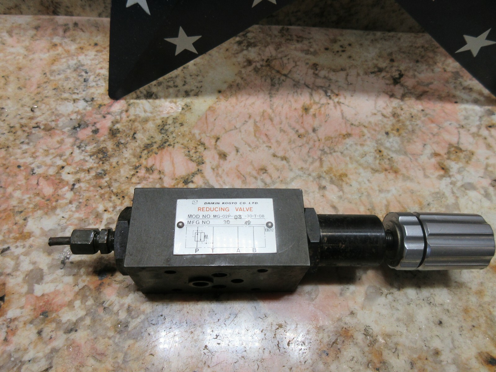 DAIKIN REDUCING VALVE MOD NO MG-02P-03-30-T-08 MFG 30 49 EB212 LOT OF 4 PIECES