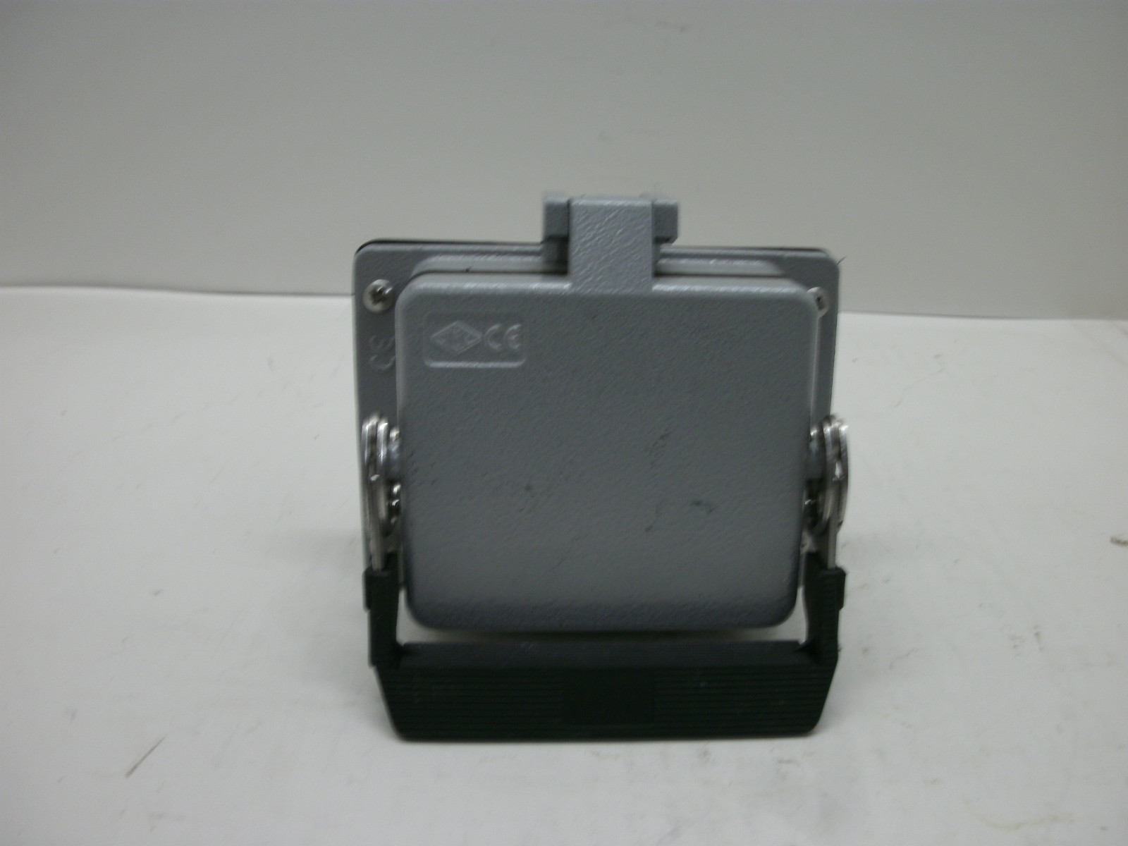 WECO PRODUCT 32D3-DH+ OUTDOOR DUAL RECEPTACLE + THE RIGHT CONNECTION 115 VAC