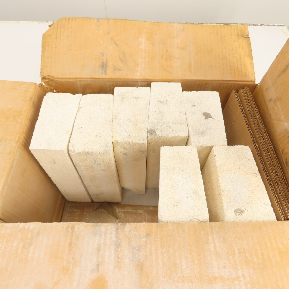 BNZ No.1 Arch Insulating Fire Brick 2600-¦ 9″ x 4.5″ x 2.5″ Box Of 8