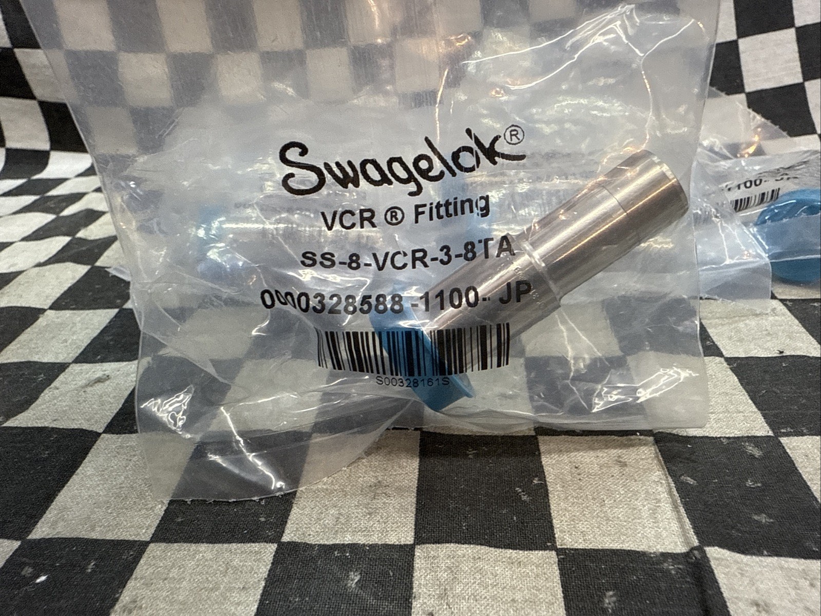 SWAGELOK SS-8-VCR-3-8TA, SS8VCR38TA, Tube Adapter Gland 1/2″, LOT OF 8 #1639F10