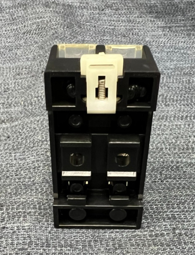 WOO-IL WI-F15 GLASS TUBE FUSE HOLDER 250 VOLTS 15 AMP