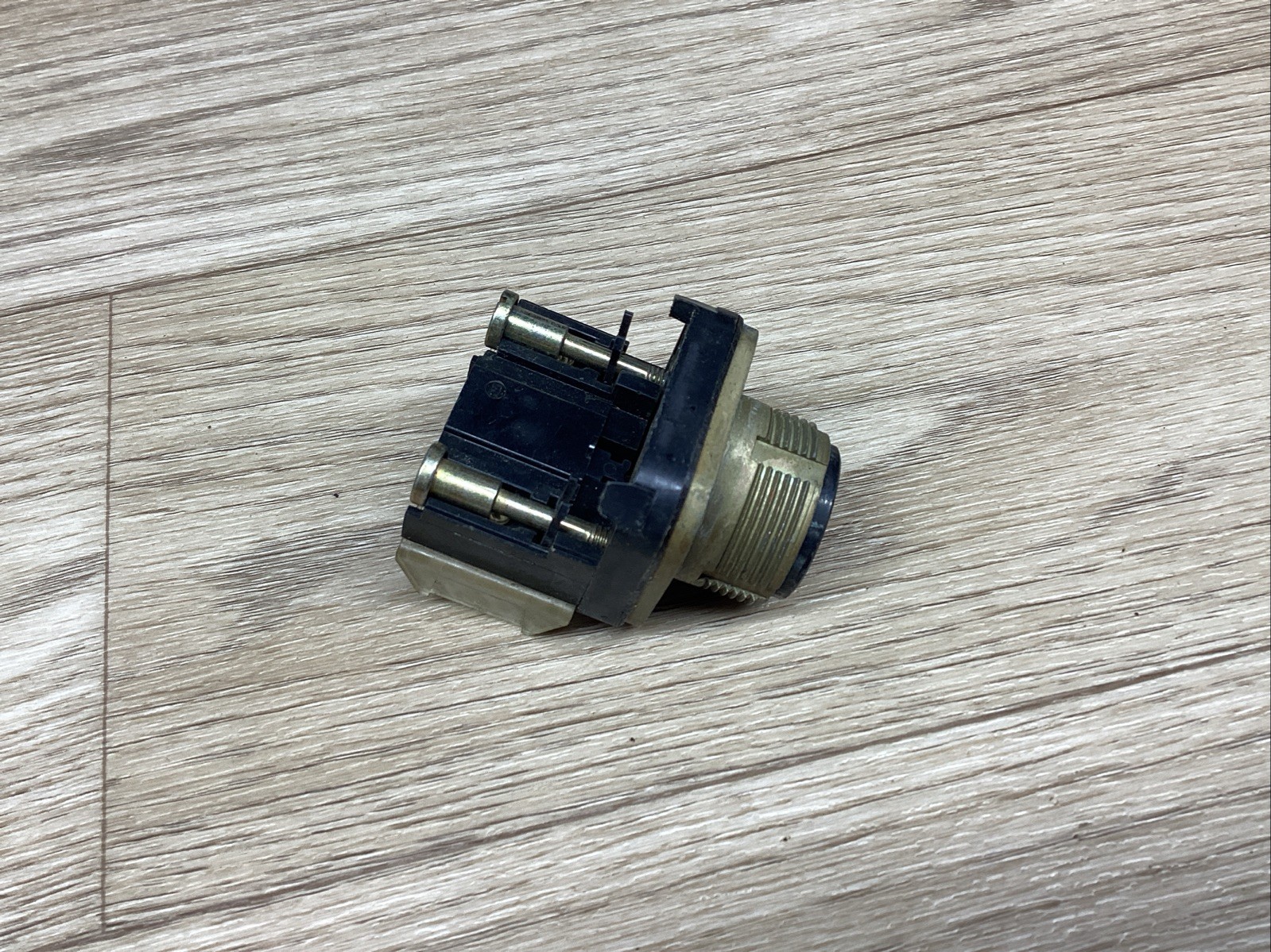 Allen-Bradley 800T-A2 Ser N Black Push Button 800T-XA #817F130*CO