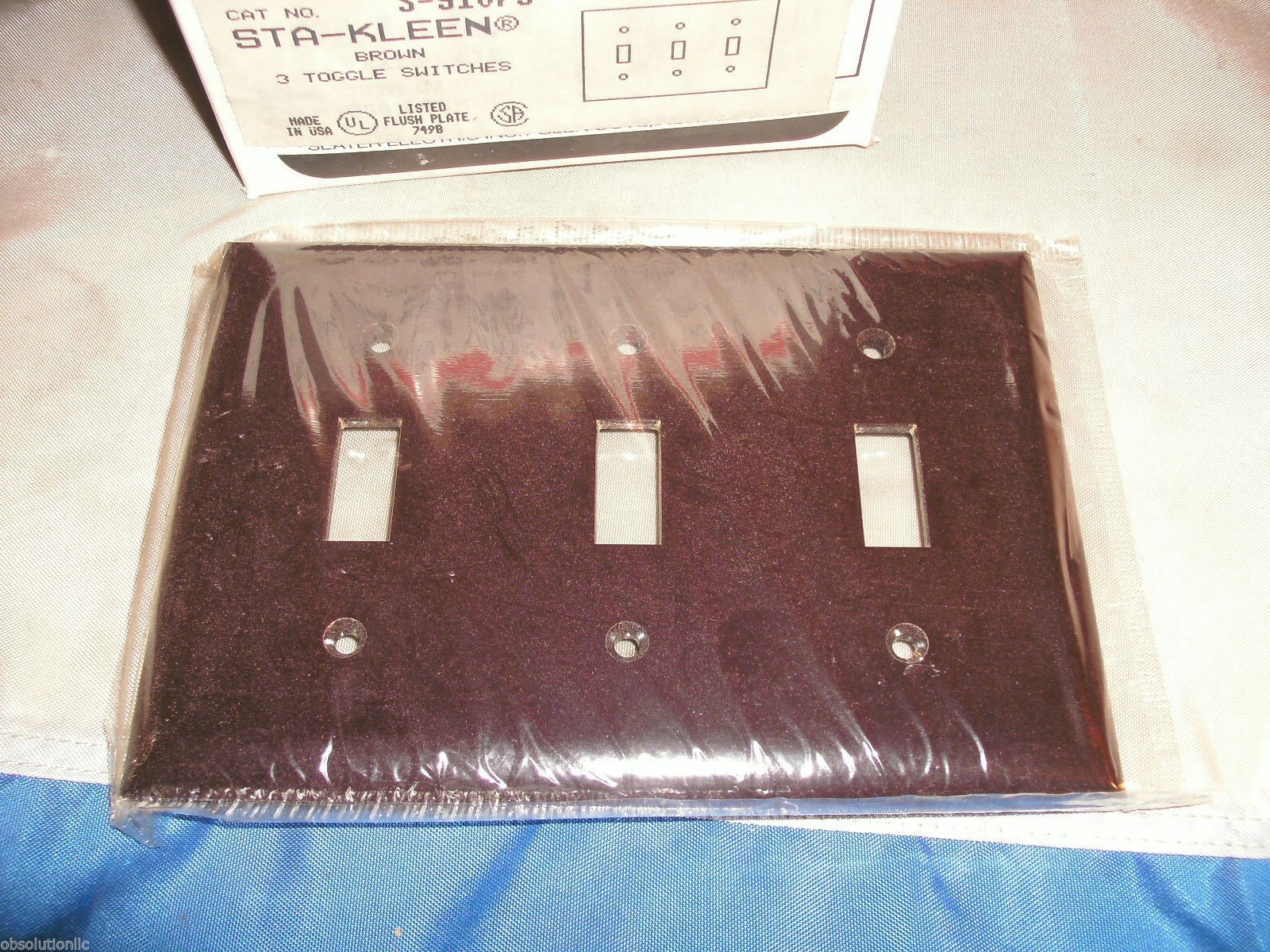 SLATER S-91073 STA-KLEEN BROWN 3 GANG TOGGLE SWITCH WALL PLATE – BOX OF 10
