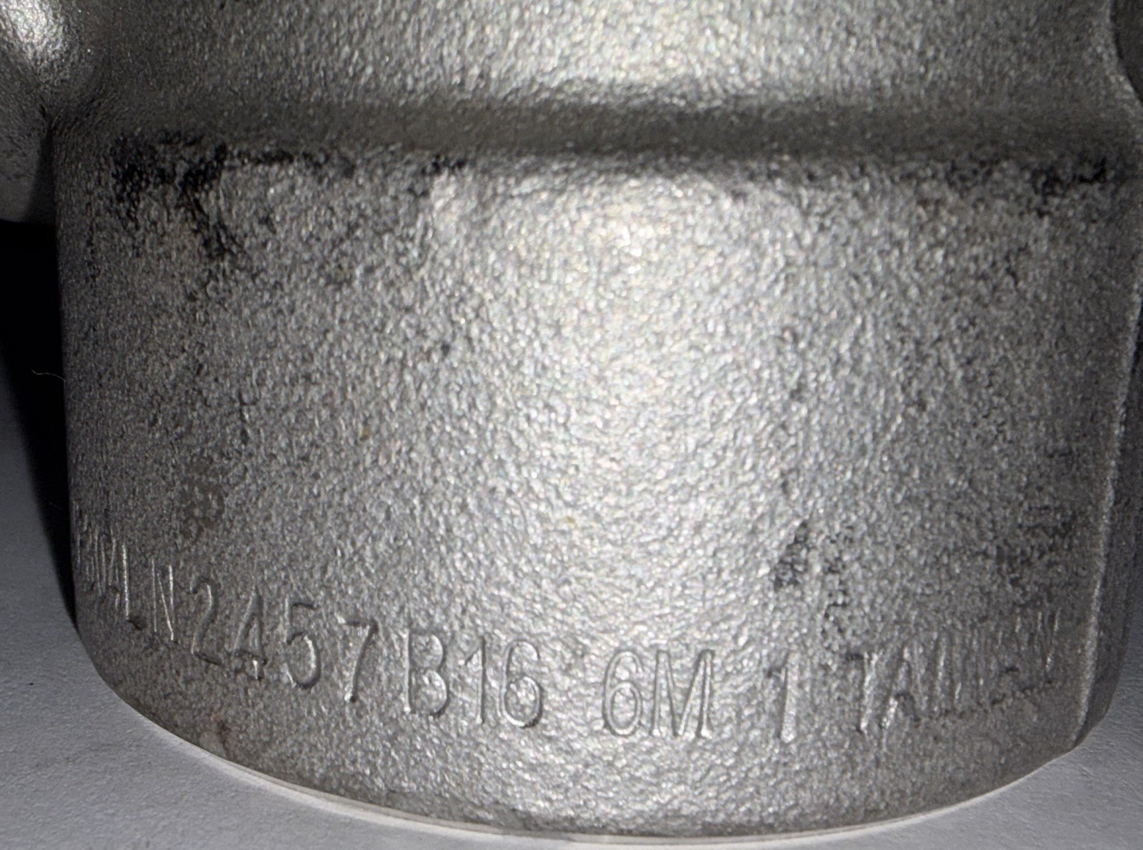 90 Elbow Pipe Fitting Threaded 1″ A/SA182 F304/F304L N2457 B16 6M 1 Stainless