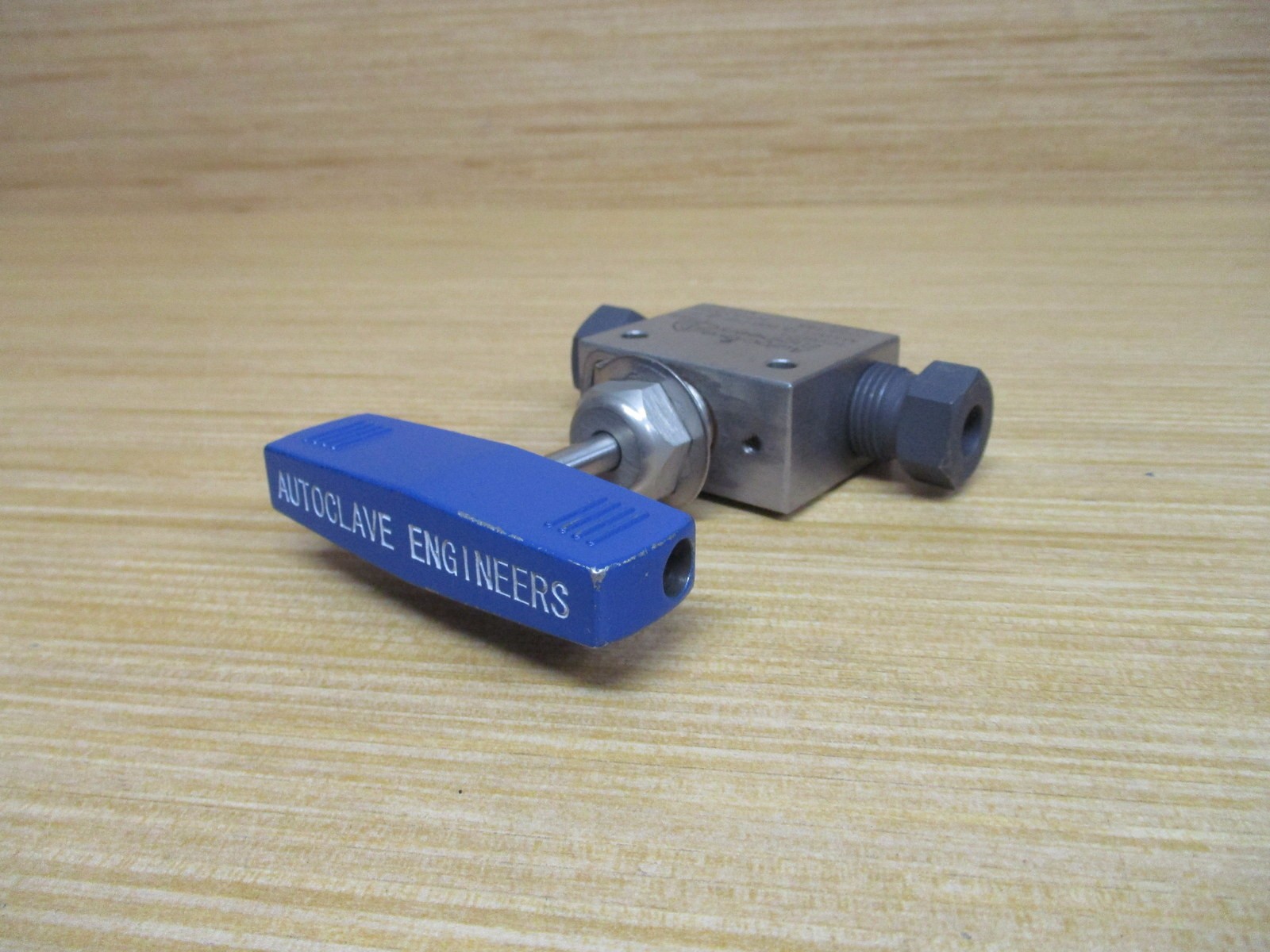 Autoclave Engineers 10V6071 Parker Needle Valve W/3/8″ Tubes