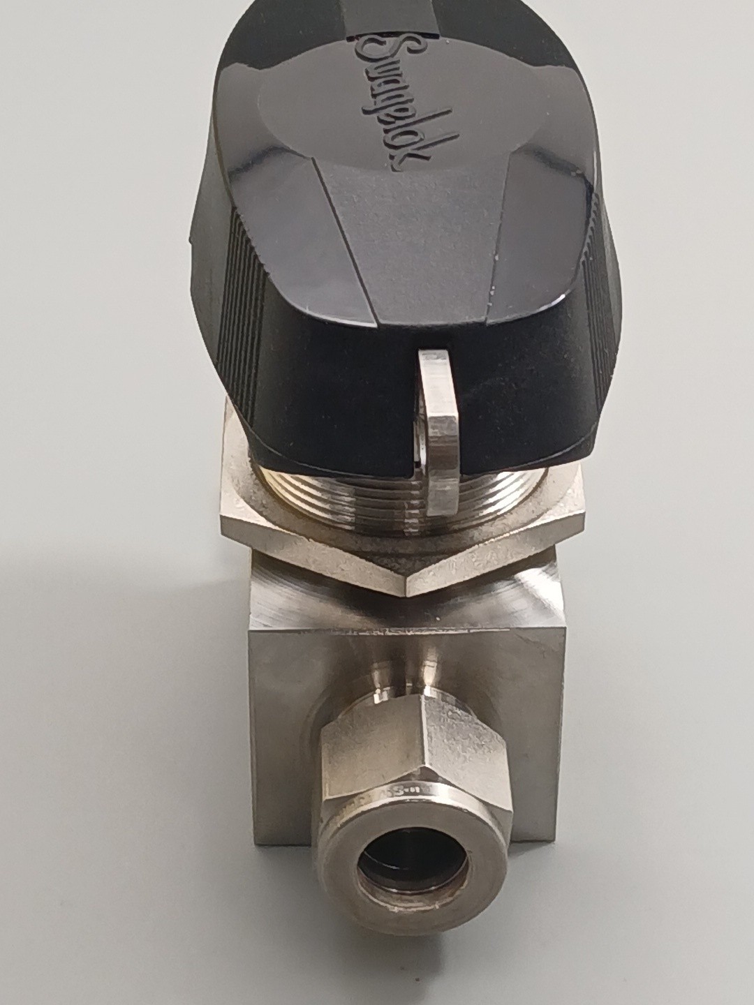 SWAGELOK Ball Valve 1/2″, SS-45S8-LL, new