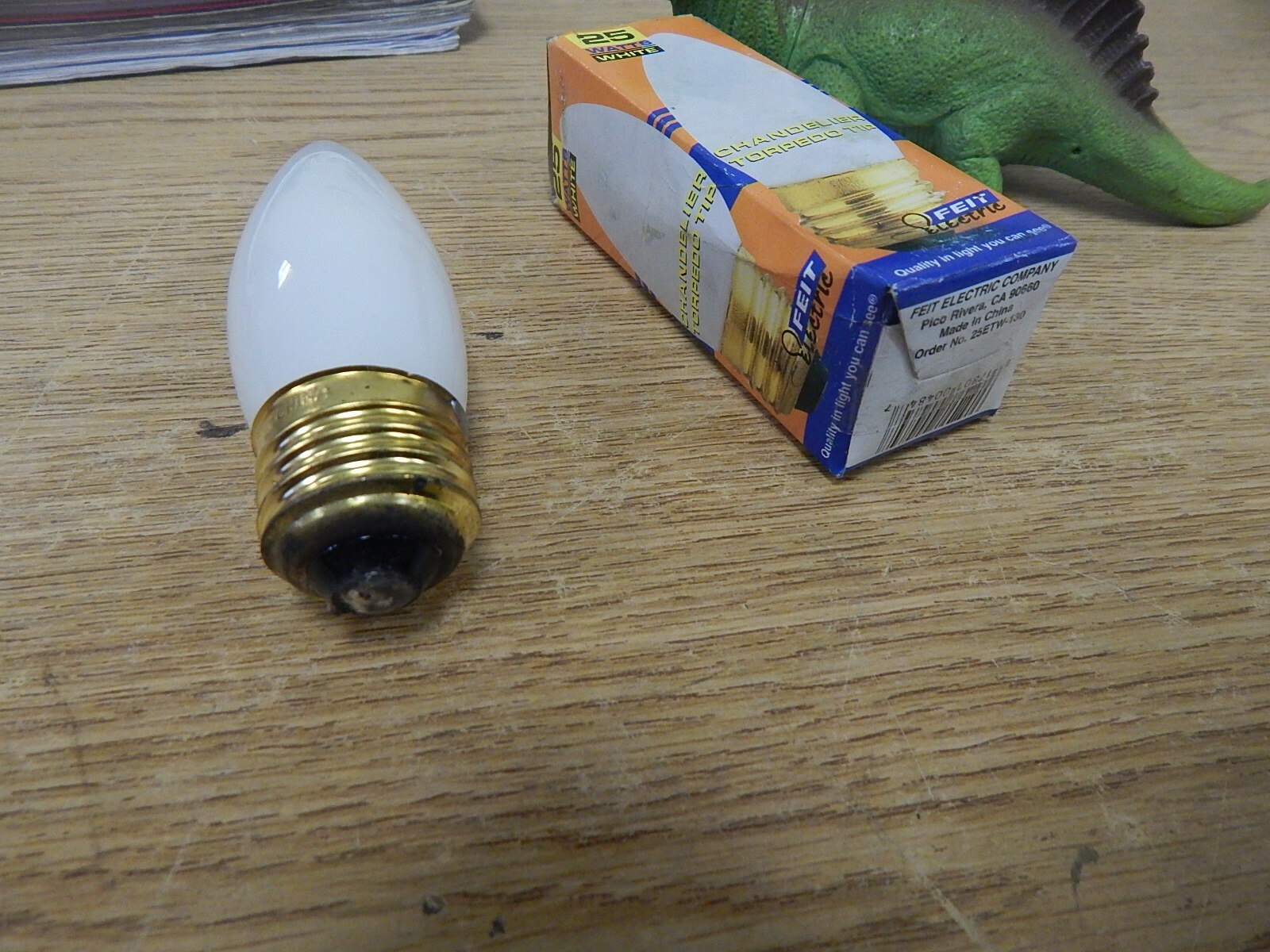 NEW Feit Electric 25ETW 130V 25W 25ETW-13 White Bulb *FREE SHIPPING*