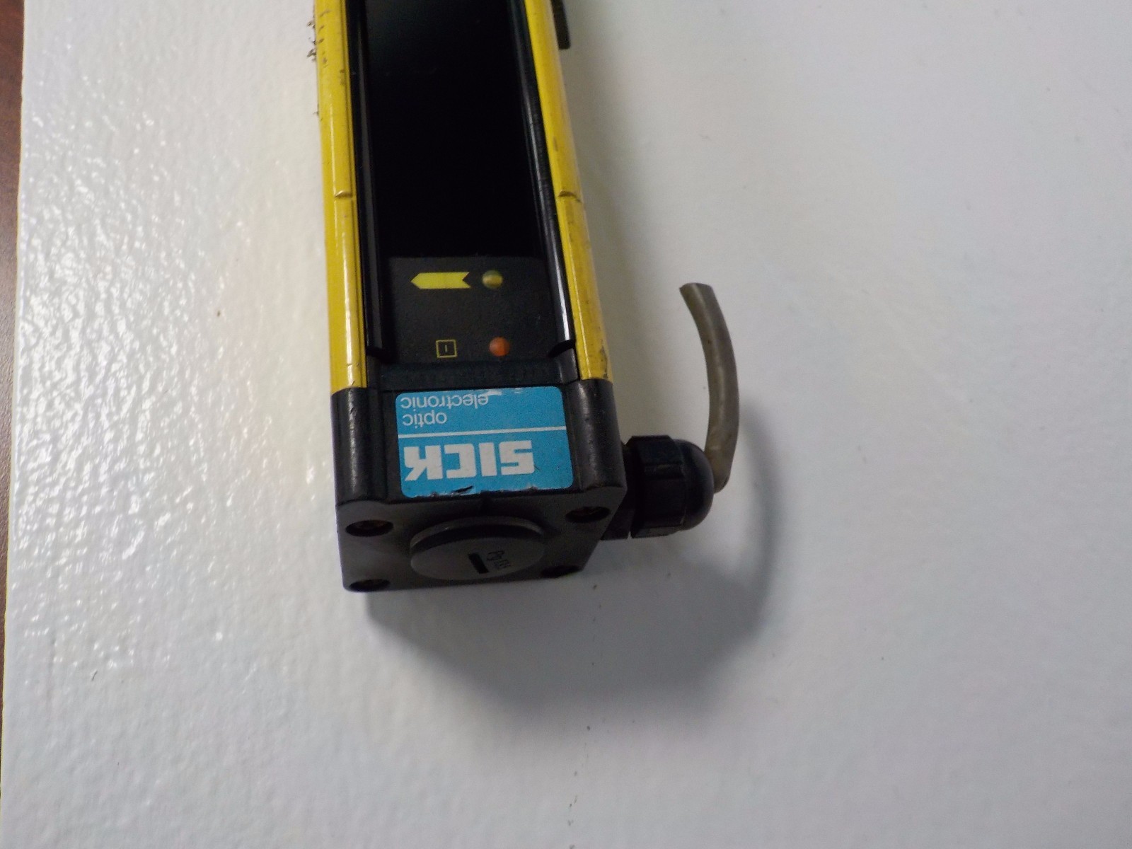 SICK FGSS900-211 USED SAFETY LIGHT CURTAIN TRANSMITTER FGSS900211