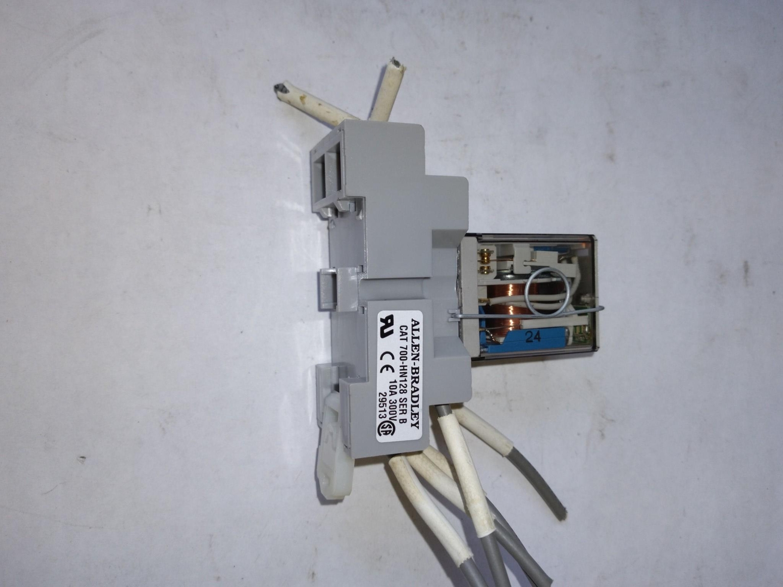 ALLEN-BRADLEY 700-HN128 SER.B 10A 300V ALLEN-BRADLEY 700-HC14Z24-3-4 SER.D 24VDC