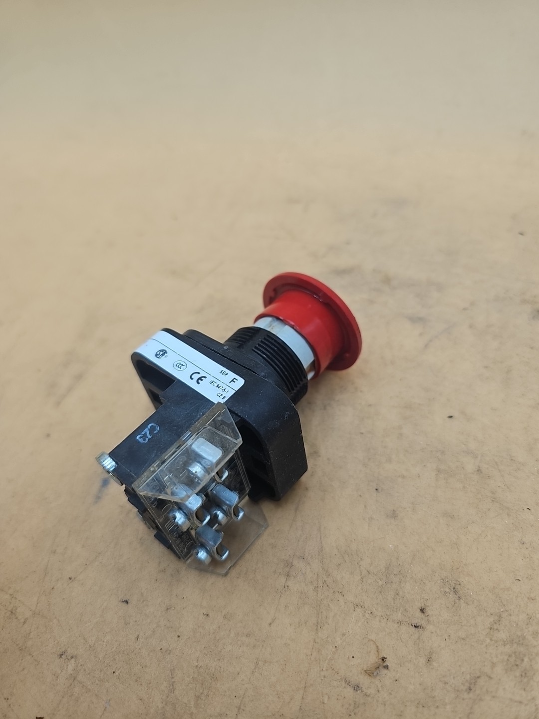 Allen Bradley 800H-DR6A Ser F Red Mushroom Top Pushbutton