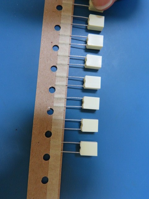 KEMET/ARCOTRONICS R82EC3330DQ70J Qty of 100 per Lot 0.33 �F Film Capacitor 63V