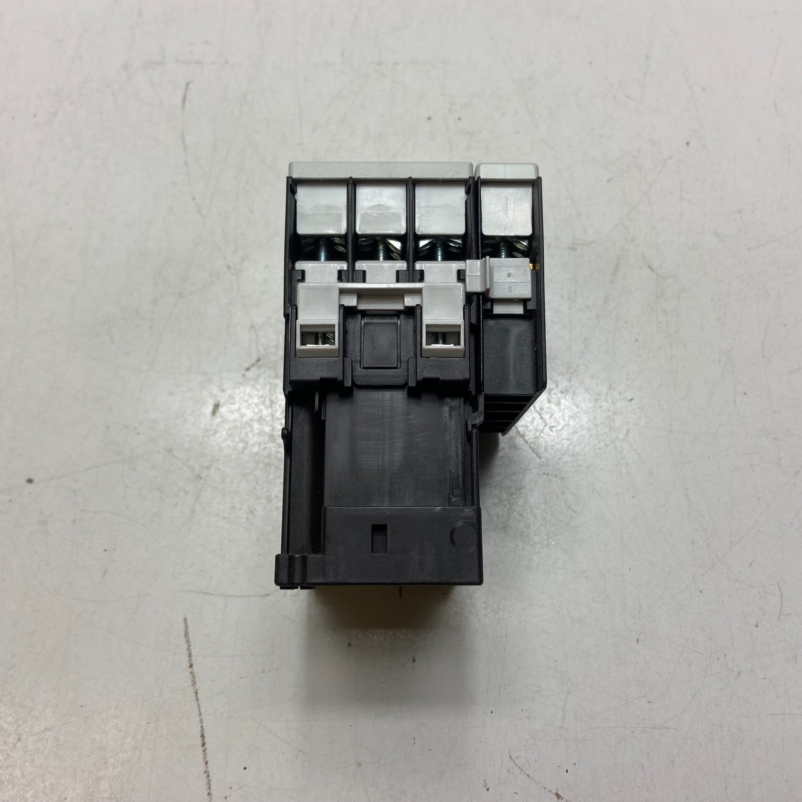 SIEMENS 3RT1526-1BF40 CONTACTOR AC3 2NO-2NC 3PH 4-POLE 25A 600V