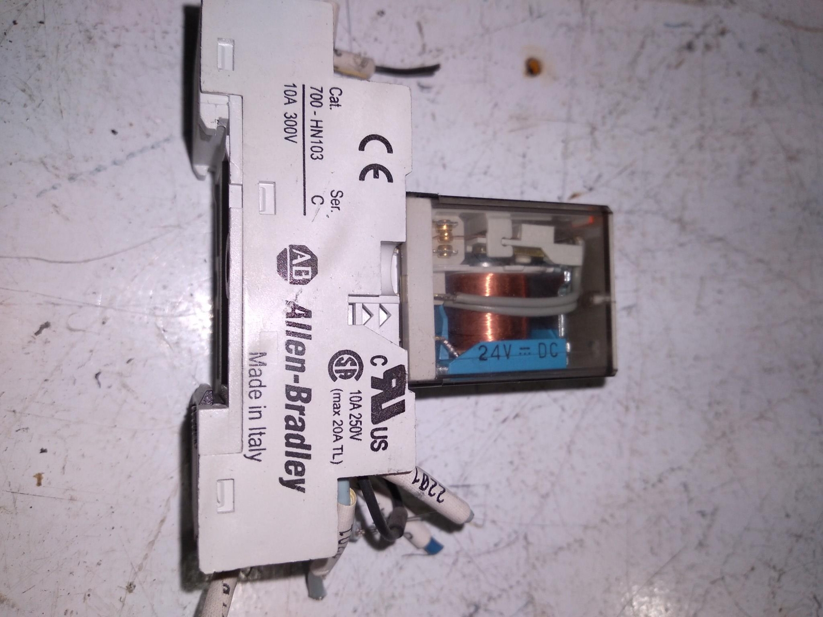 ALLEN-BRADLEY 700-HN103 10A 250-300V ALLEN-BRADLEY 700-HC14Z24 SER D 24VDC 7A