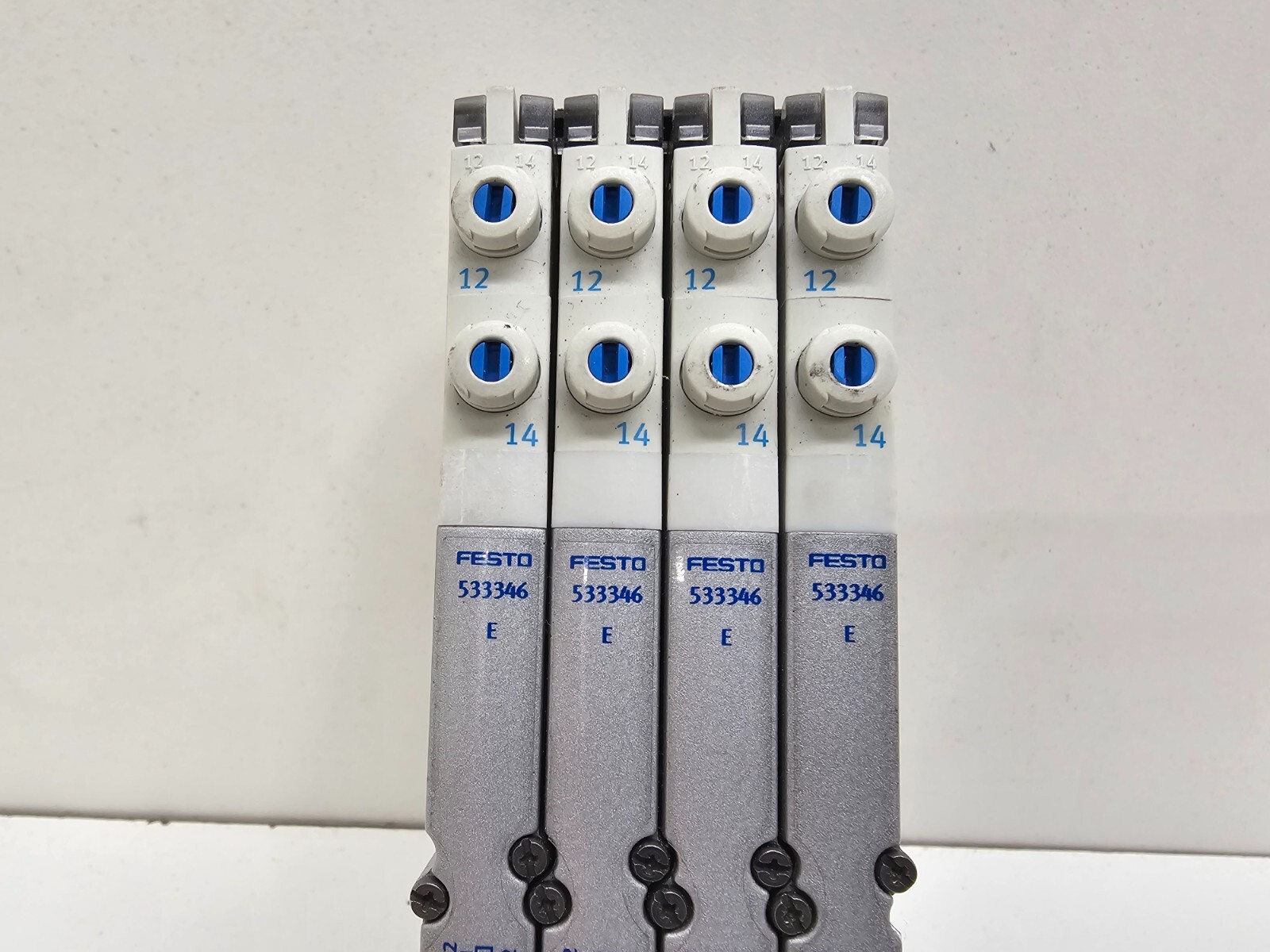 LOT OF (4) GOOD USED! FESTO SOLENOID VALVES 533346 W/ BASE 533352 533360