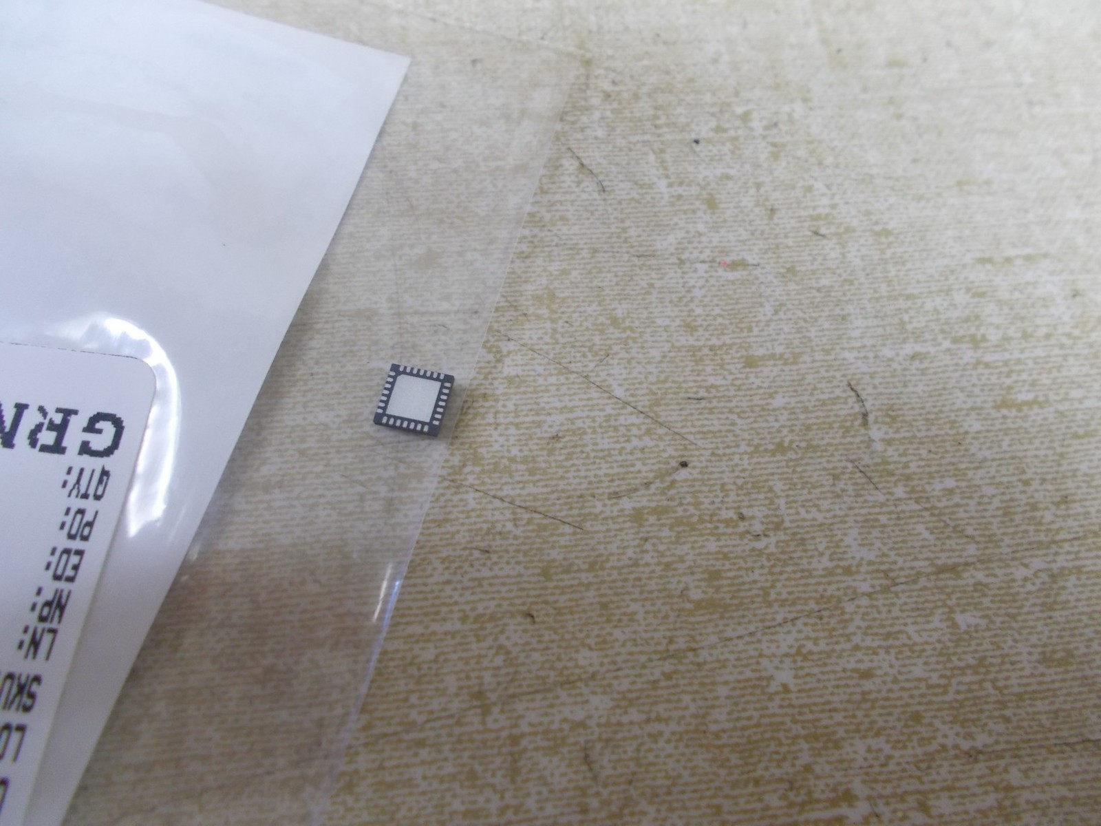 NEW Microchip PIC16F1933-I/ML 8-Bit Microcontroller *FREE SHIPPING*