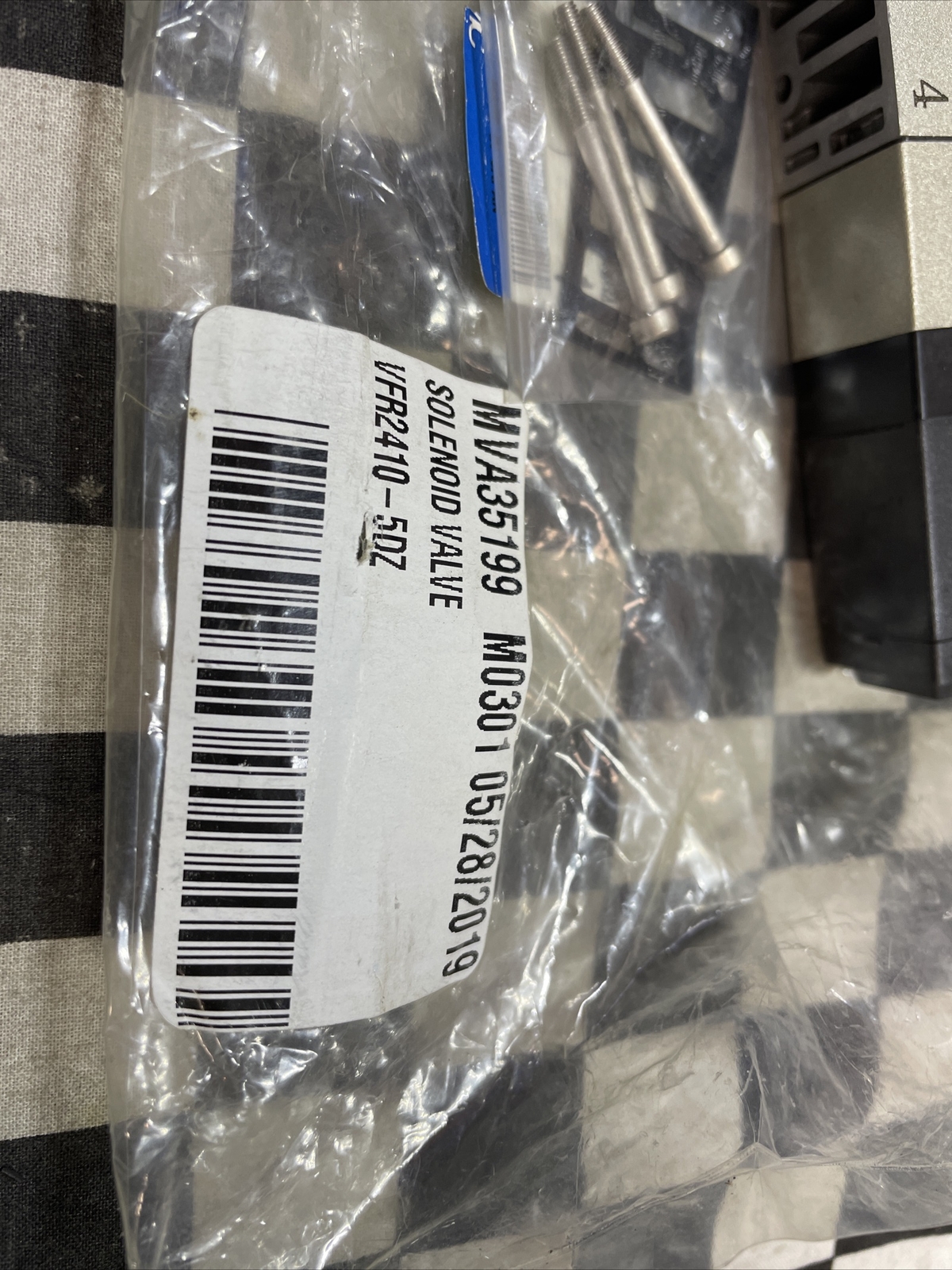 SMC VFR2410-5DZ, VFR24105DZ, SOLENOID VALVE 4/5 PORT, SHIPSAMEDAY#1640Q13