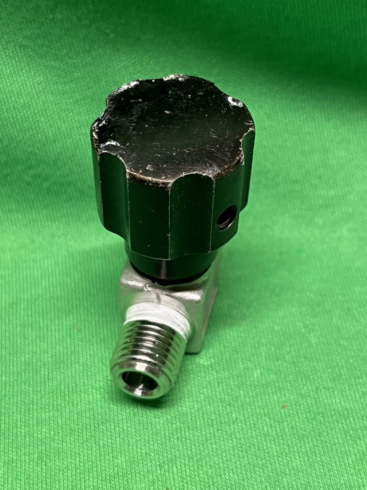 Whitey Integral Bonnet Non-Rotating Stem Valve 1/4 MNPT x 1/4” Tube SS-14DKM4-S4