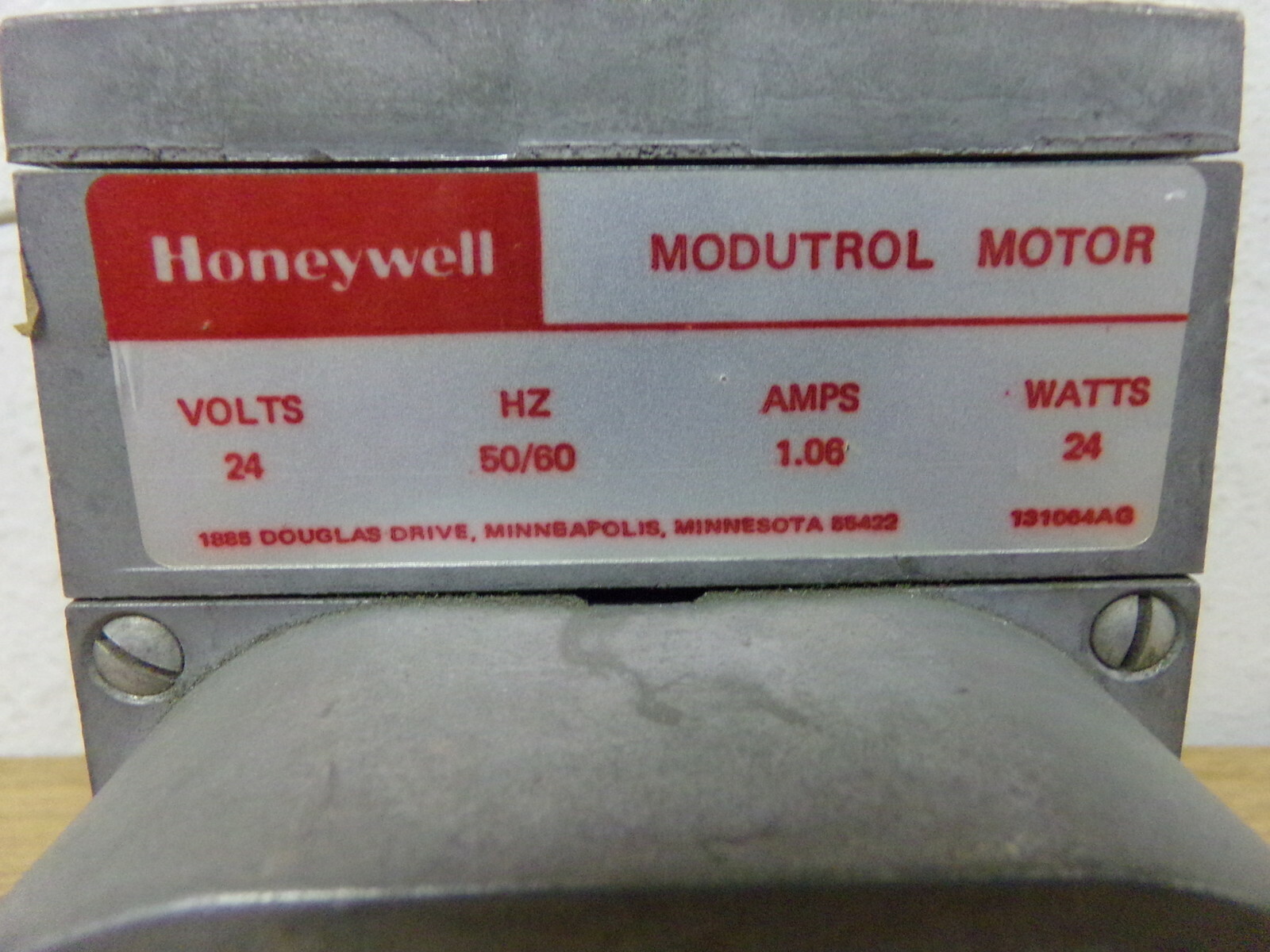 Honeywell Modultrol Motor 24 Volts HA 50/60 1.06A 24W M845A 1027 160 1 min