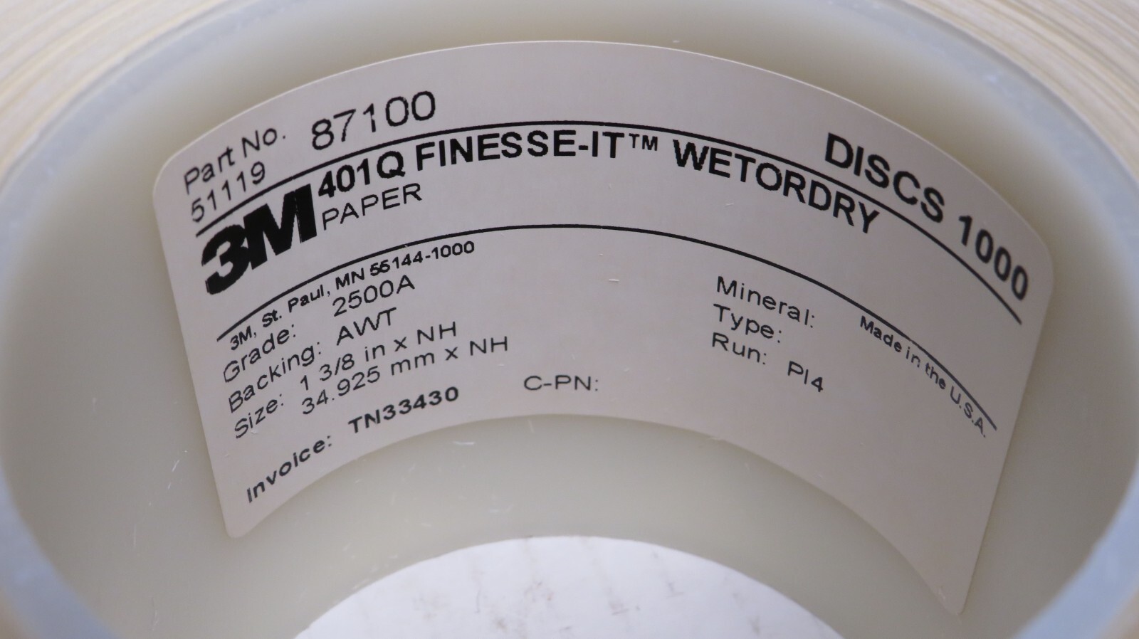 3M WETORDRY FINESSE-IT PAPER DISC ROLL 401Q,1-3/8 IN XNH 2500A-WEIGHT,1000 DISCS