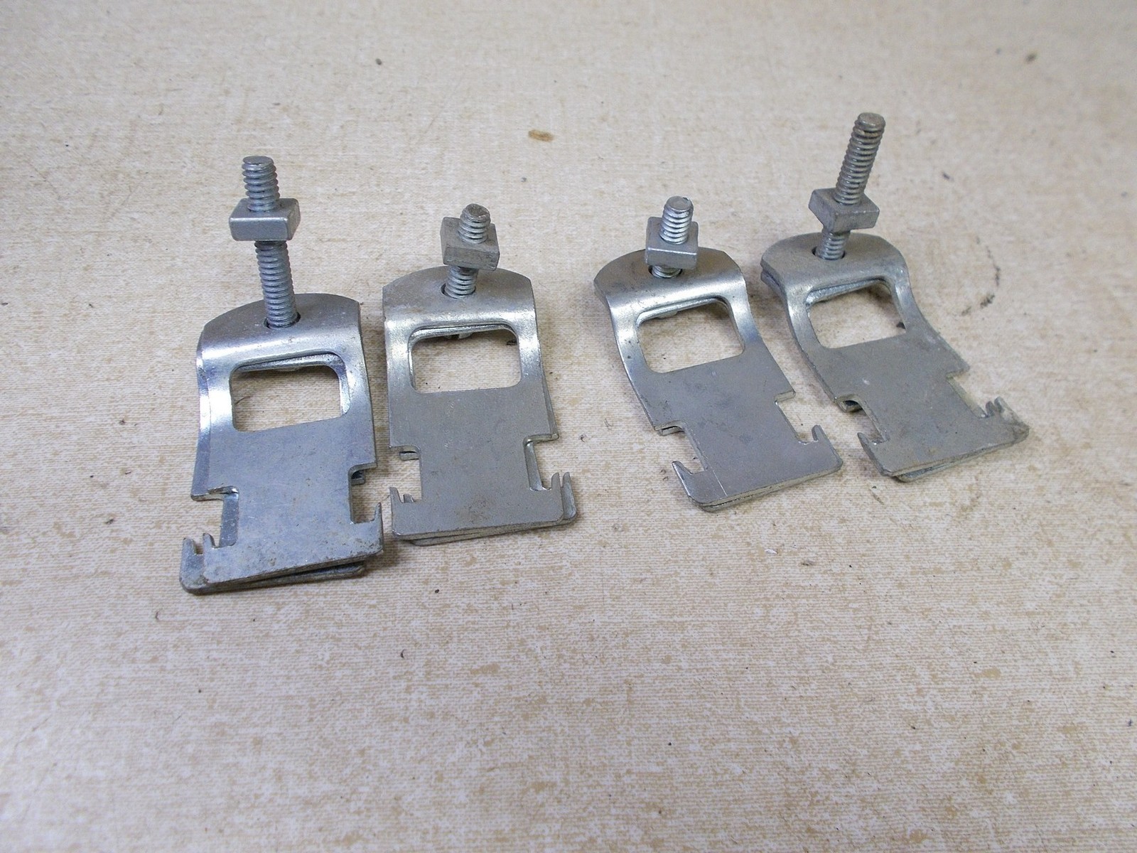 NEW B-Line B2210 Clamp 1″ Lot of 4 1.125-1.375 OD *FREE SHIPPING*