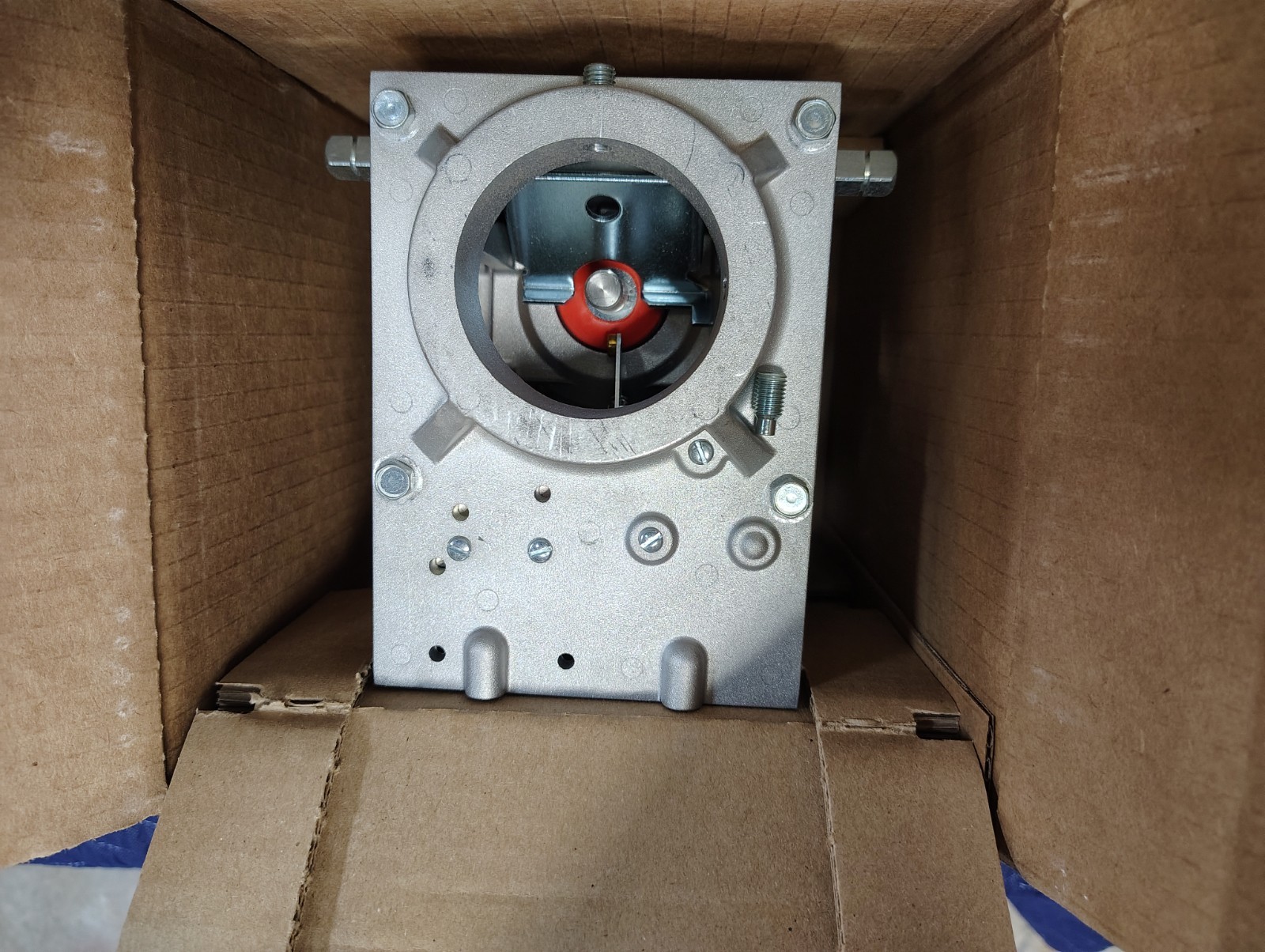 HONEYWELL FLUID POWER GAS VALVE ACTUATOR V4062A1008 110/120V 60HZ Opening 26 Sec