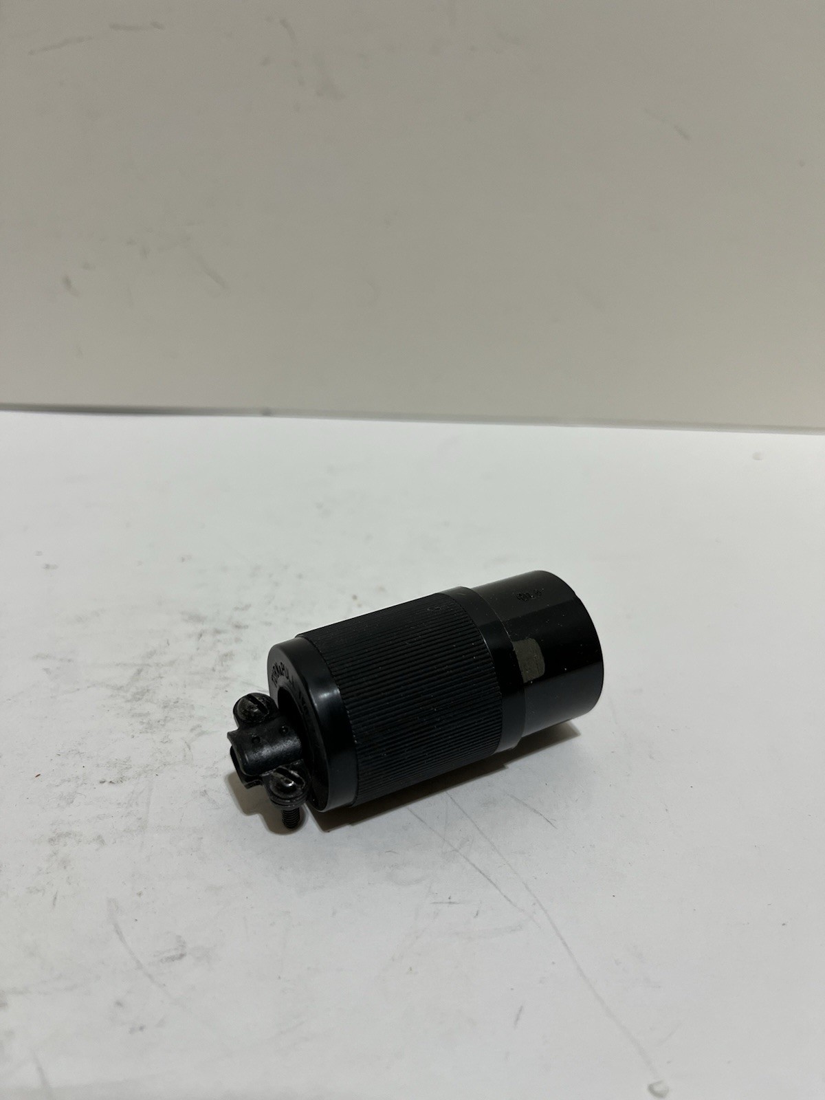 HUBBELL 7484 Connector Body Midget Twist-Lock BOX OF 10 NEW IN BOX