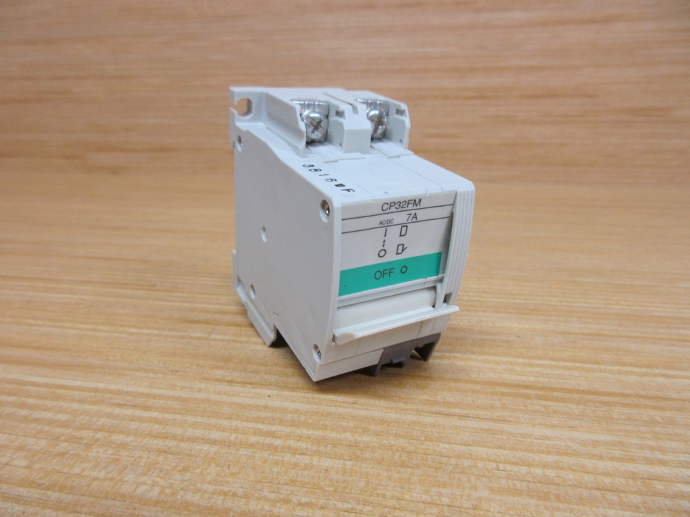 Fuji CP32FM/7W 7A Circuit Protector CP32FM7W