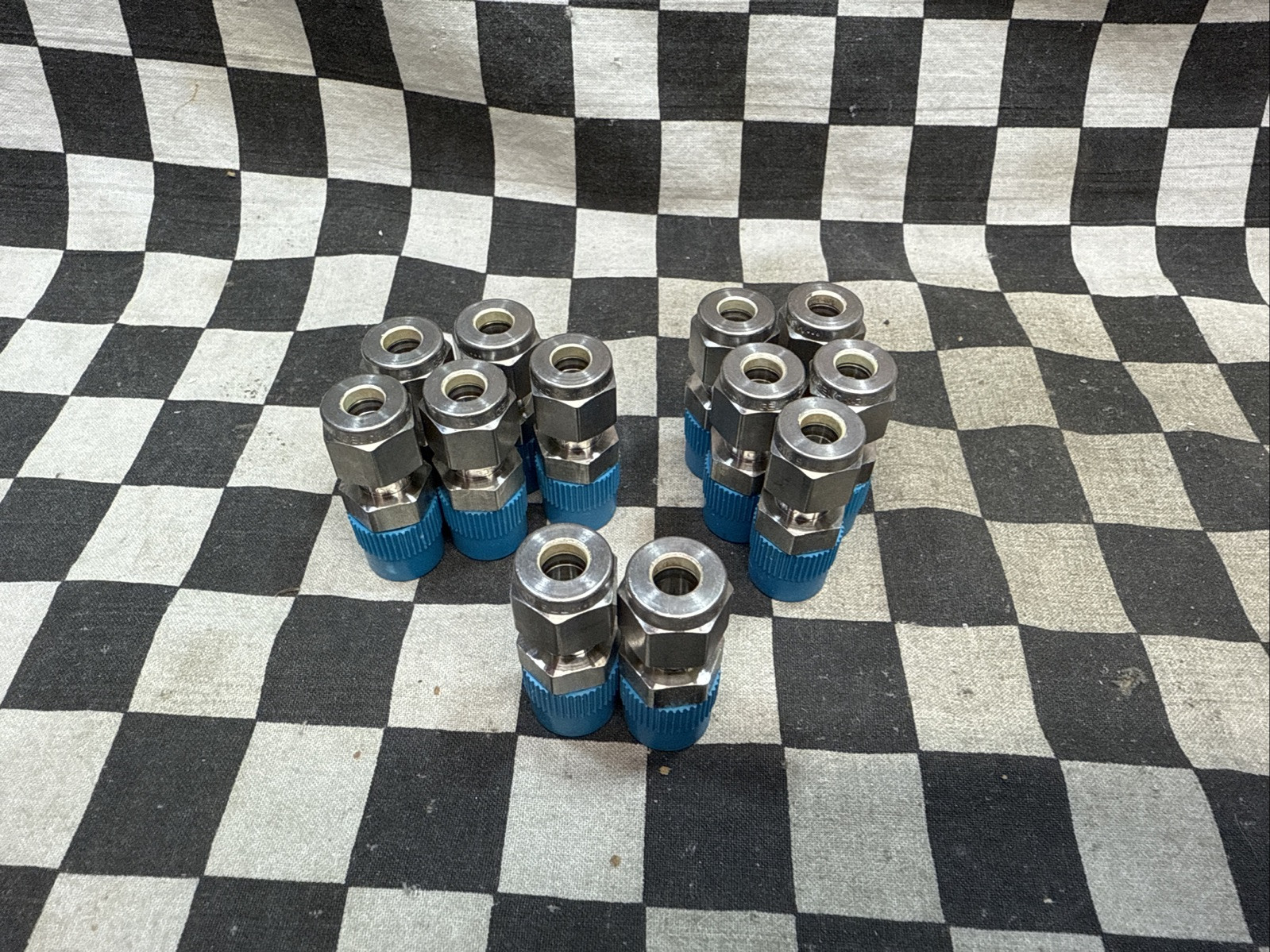 SWAGELOK SS-400-1-4, SS-400-1-6, MALE CONNECTOR 1/4″ TUBE, LOT OF 15 SHIPSAMEDAY