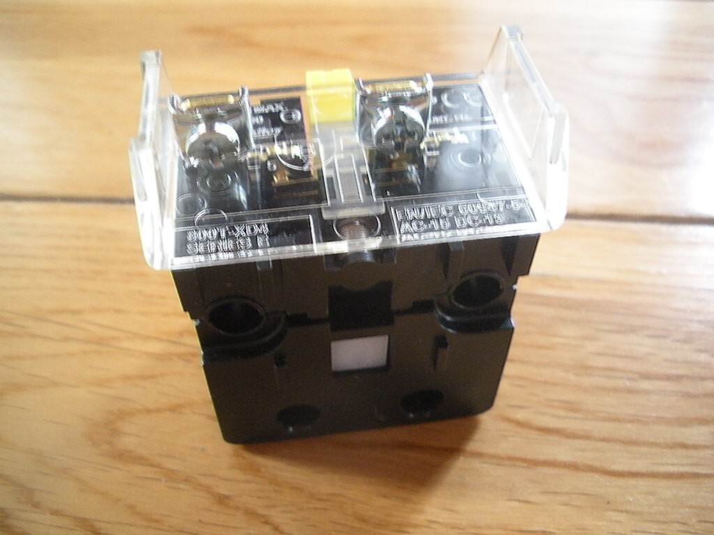 NEW ALLEN BRADLEY, 800TC-N374 MODULE + NEW 800T-XD4 SER E.
