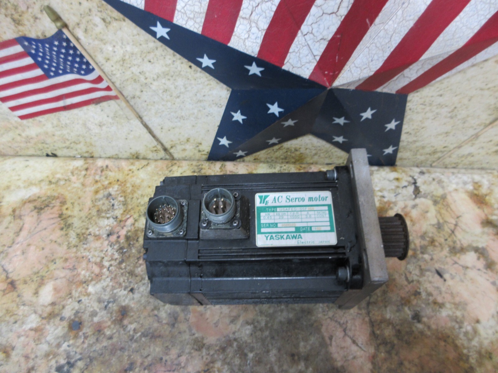 *SPECIAL PRICE* YASKAWA SERVO MOTOR USAFED-05FB1S USAFED-05F B1S UTOPI-500UA