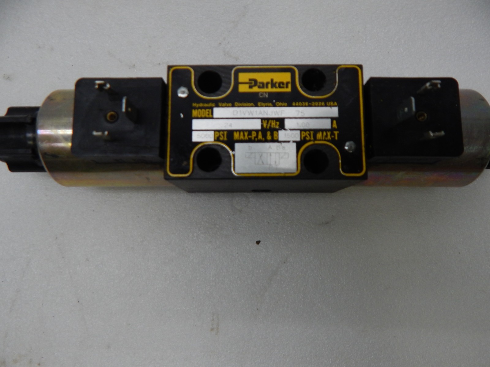 PARKER HYDRAULIC VALVE D1VW1ANJWF 24V 1 Amp 3000 PSI Max