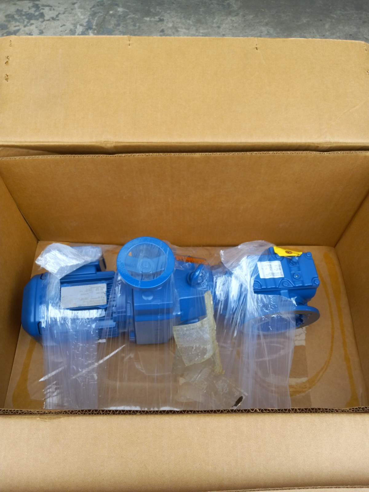 .75 HP SEW-EURODRIVE SAF47D16BDRS71M4/DH 1690/8.8-44 RPM