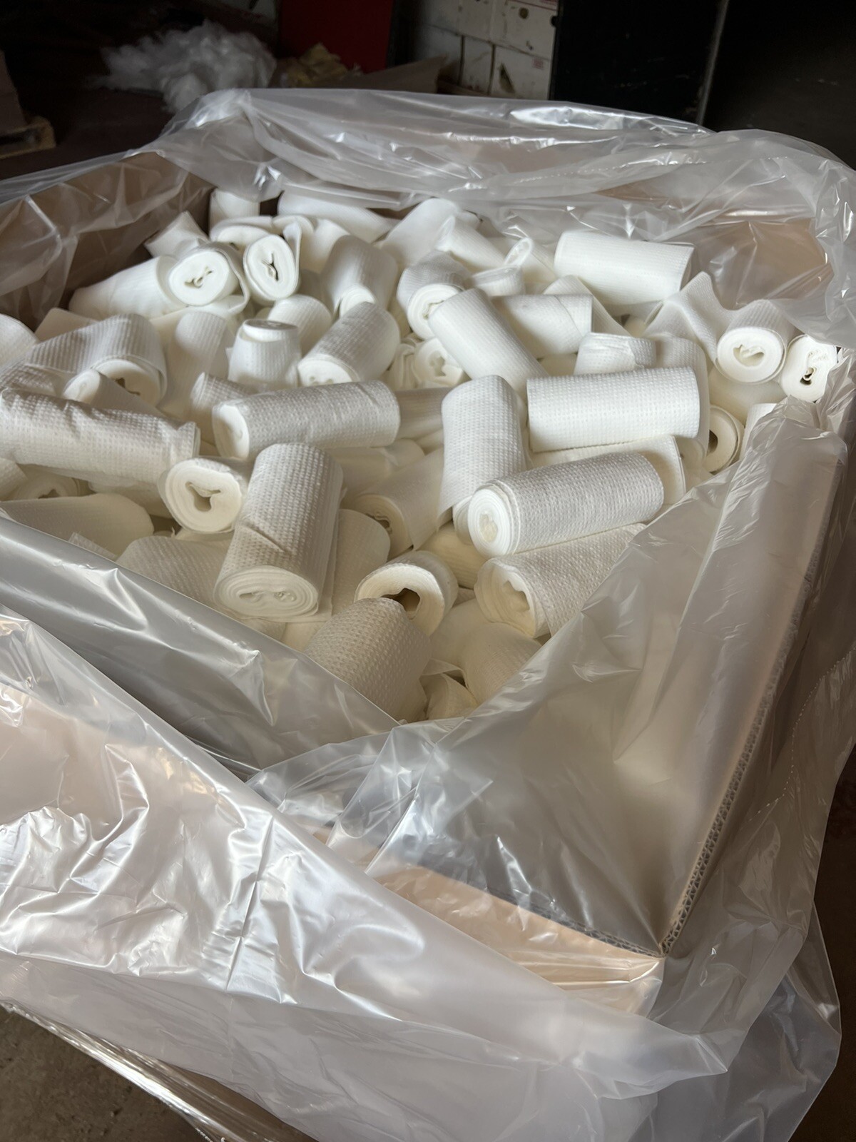 (900) rolls shop towels multi purpose, ea roll is approx 4”x 7” pallet full