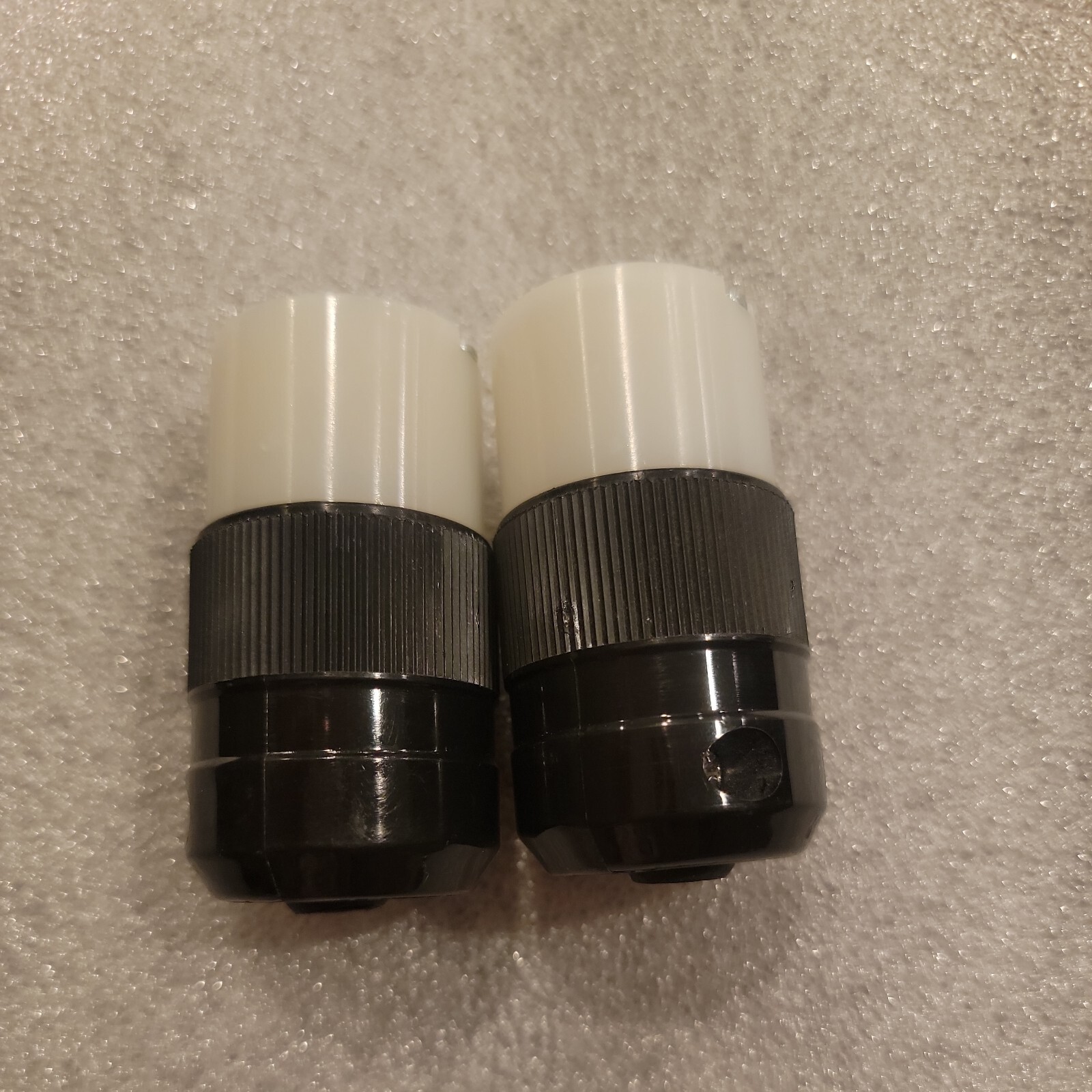 Lot of 2, Marinco 4579 15A 250V 2P 3W (L6-15R) Locking Connector