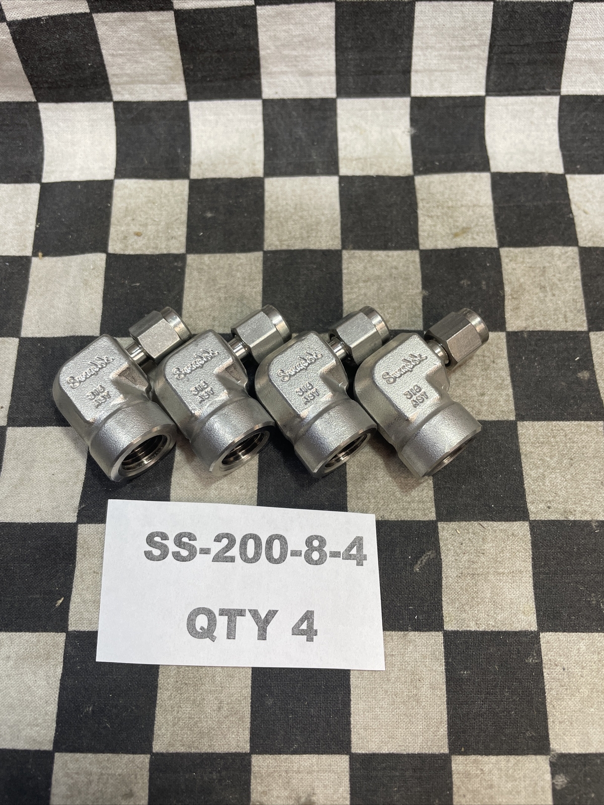 SWAGELOK SS-200-8-4, SS-200-8-2, FEMALE ADAPTER 1/8″ LOT OF 7 SHIPSAMEDAY#1374V1