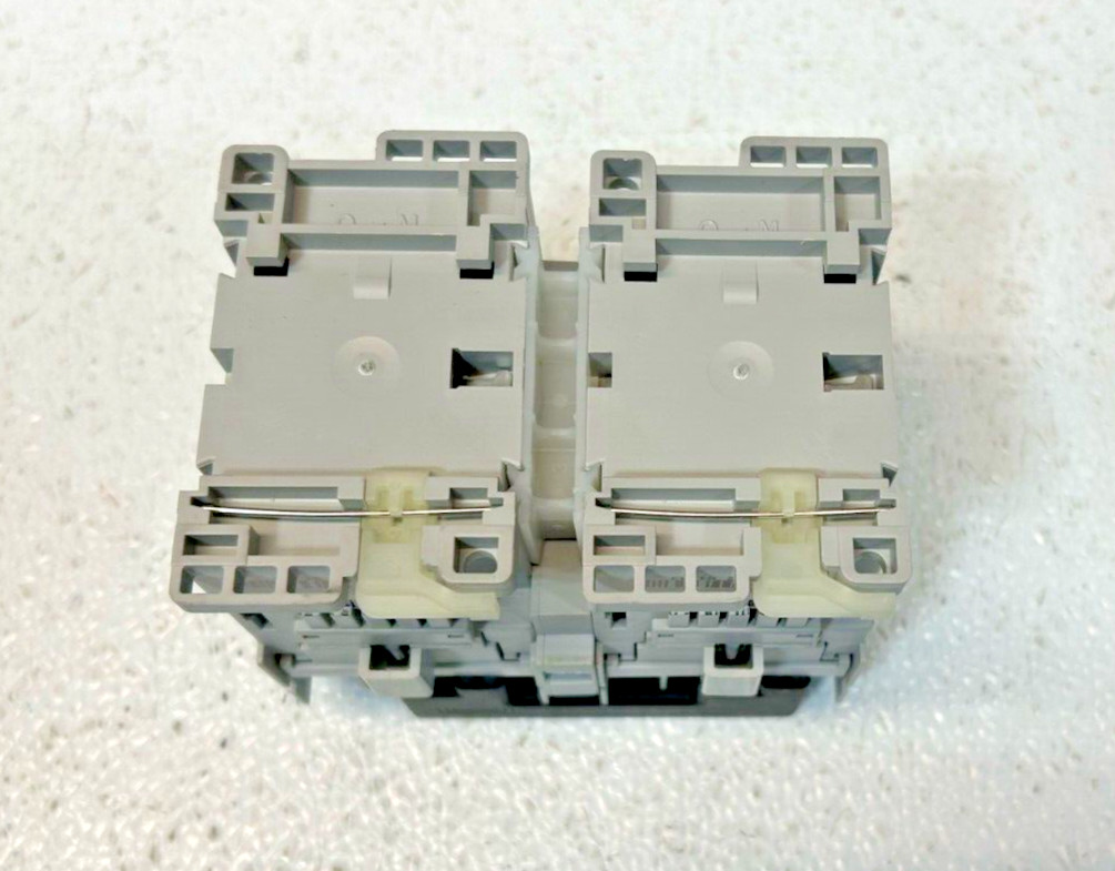 Allen-Bradley 104-C09B22 SER B Reversing Contactor 100-C09*10 SER A