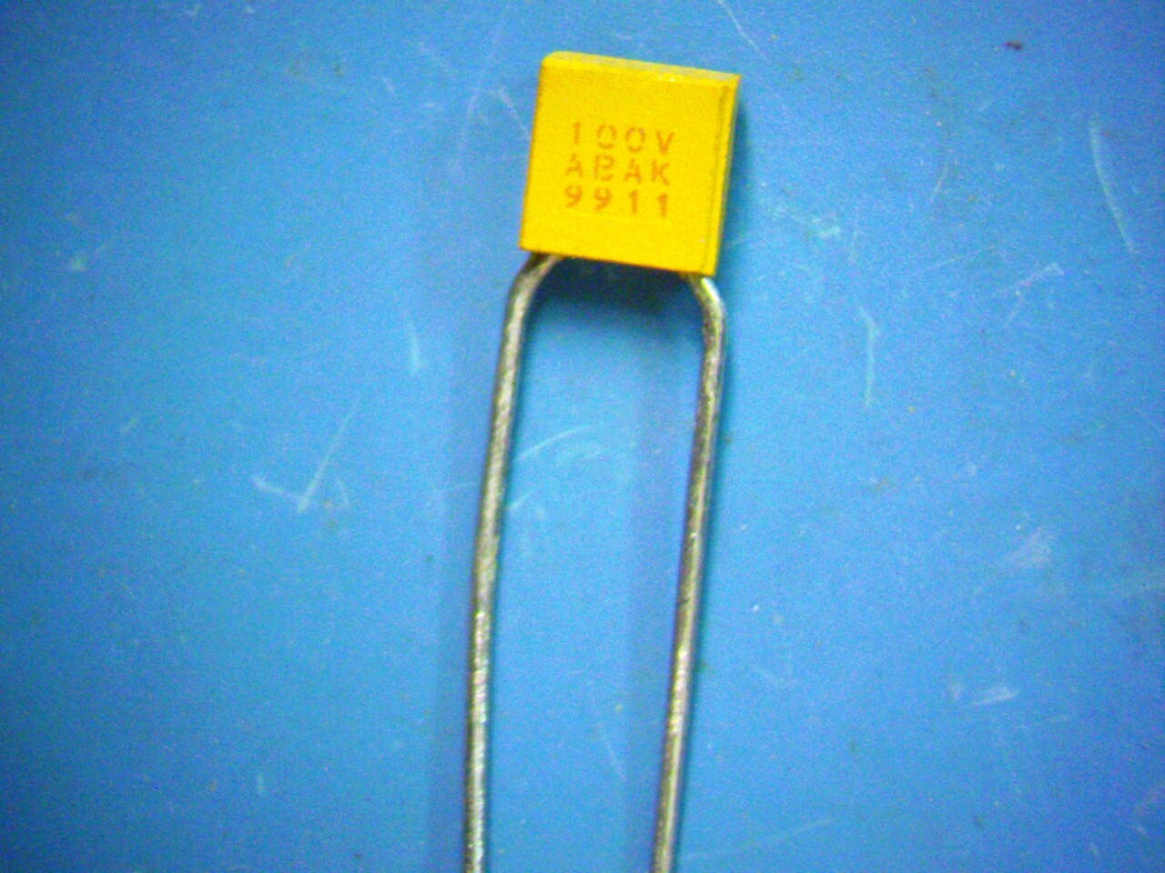 AVX CK05BX103M Qty of 1000 per Lot CAPFXD 0.01UF 100VDC