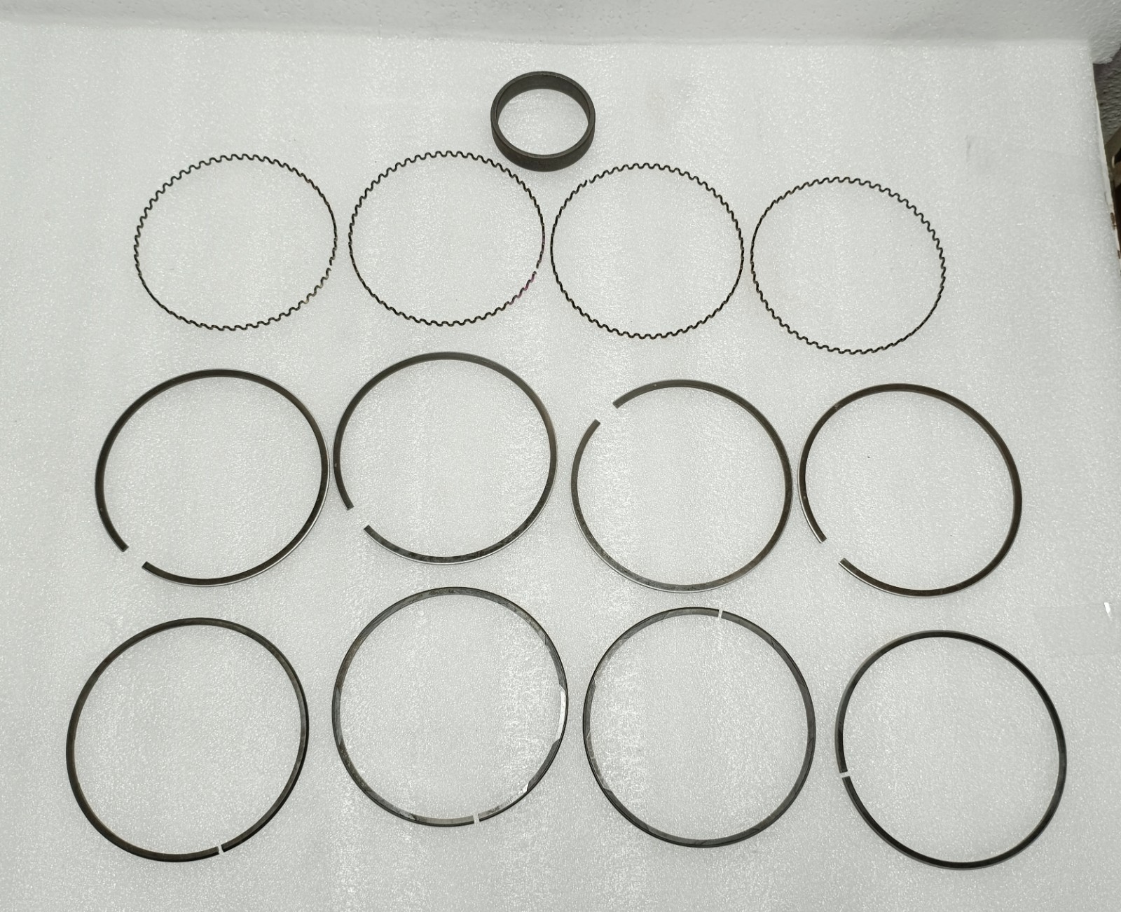 DETROIT DIESEL 23514970 TRUNK ENGINE PISTON RING SET 5199806 OEM NOS REPLACEMENT