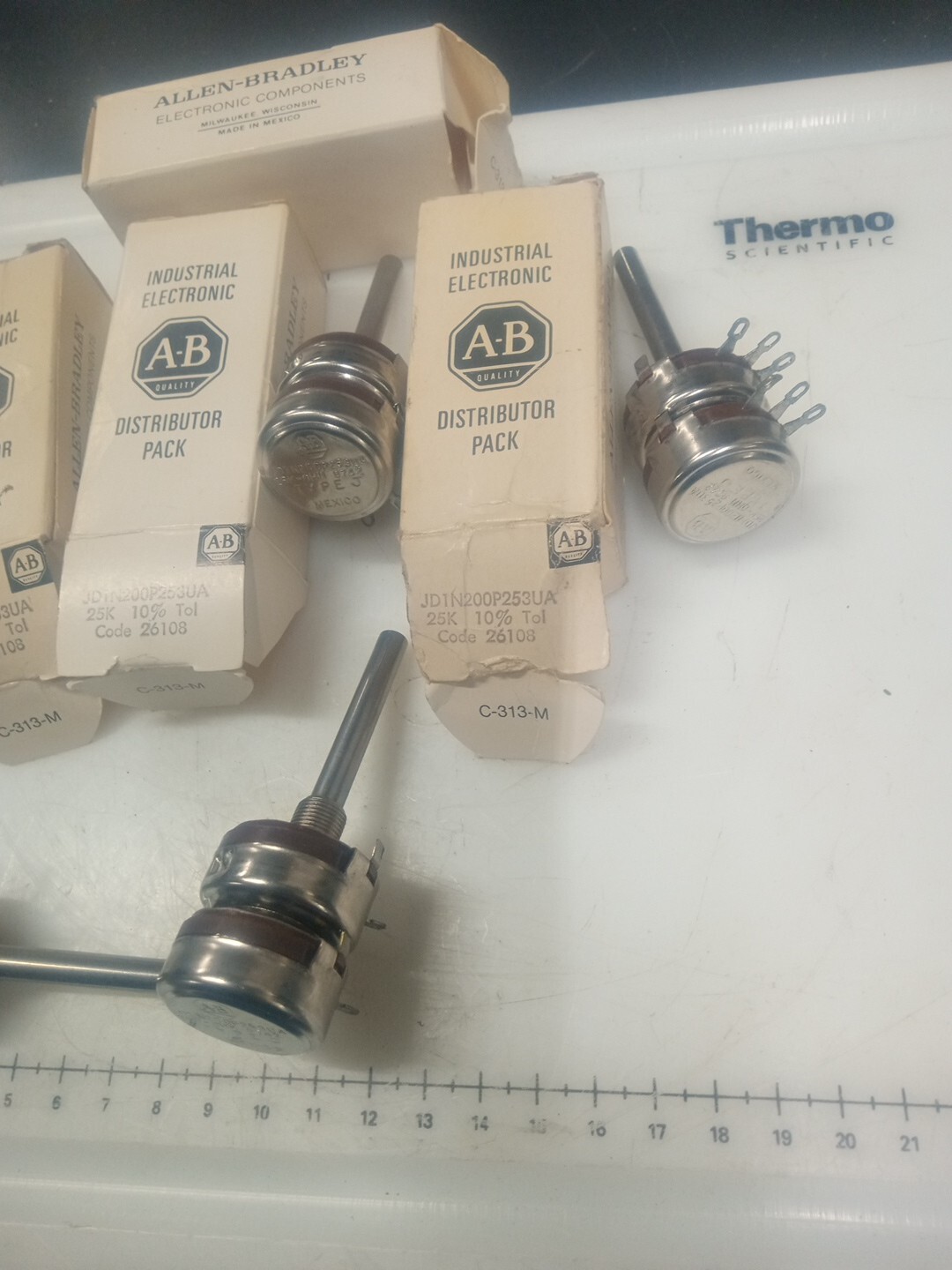 Allen Bradley JD1N200P253UA Potentiometer 25K 10% TOL Code 26108 TYPE J
