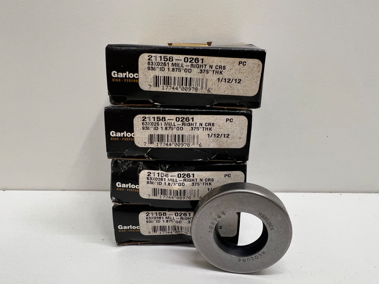LOT OF (4) NEW OLD STOCK! GARLOCK KLOZURE OIL SEALS 21158-0261