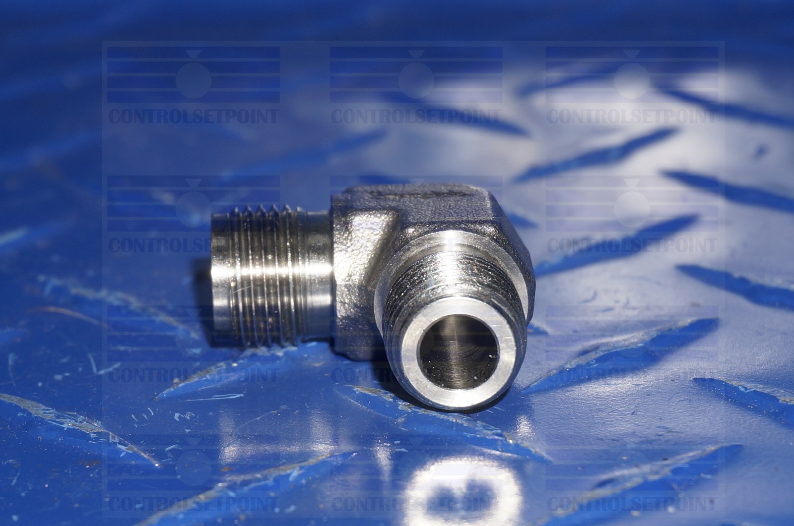 SWAGELOK 1/4″ NPT TO 3/8″ TUBE ELBOW MALE TO MALE 316 SST SS-600-2-4