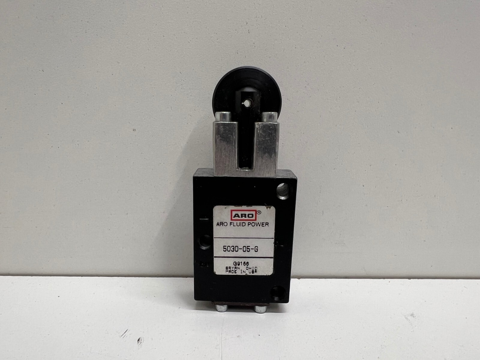 NEW OLD STOCK! ARO 3-WAY MANUAL AIR CONTROL VALVE 5030-05-G