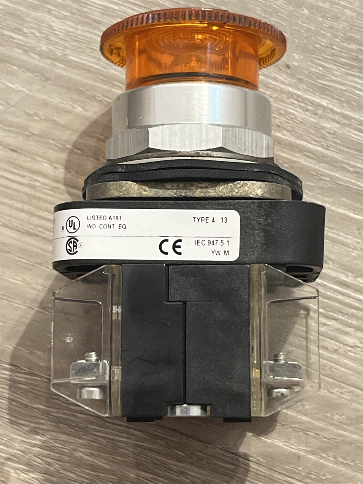 Allen Bradley 800T-FXTQ24AD1 Illuminated Push Button TWIST PULL PUSH