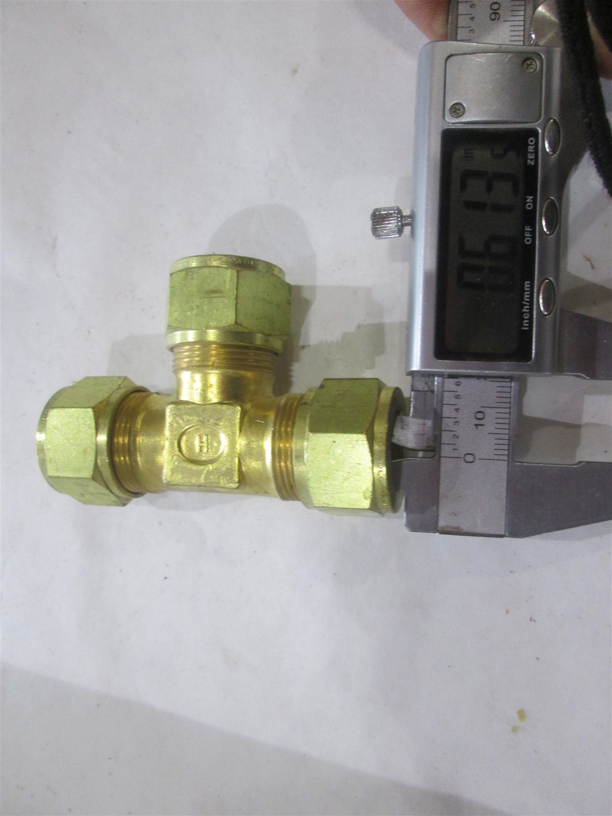 Lot of 6 Hoke Gyrolok Fitting Union Brass Pipe Tee 5/8″ Tube OD 10TTTBR