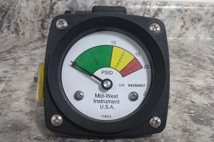 Midwest Instrument 522S-020-LE 3-Color Differential Pressure Indicator