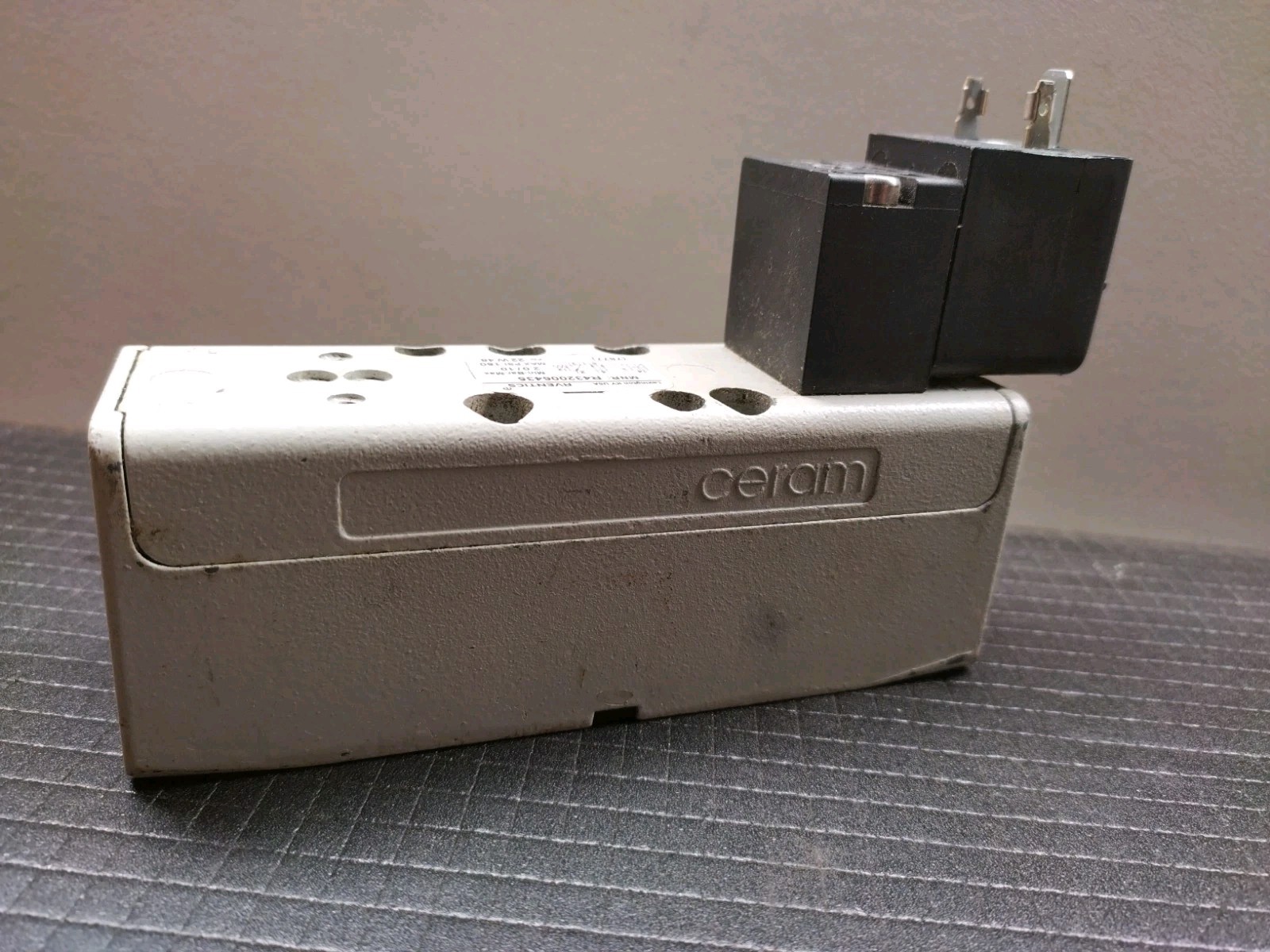 Aventics R432006435 Solenoid Air Con Valve. No Mounting Screws.
