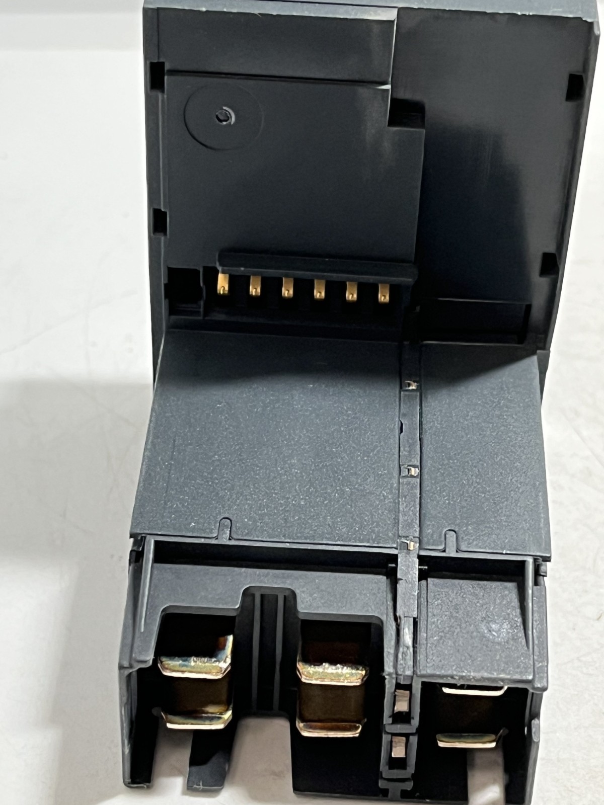 SCHNEIDER LUCA18BL STANDARD CONTROL UNIT 24V 690VAC 3 POLE CLASS 10 NIB