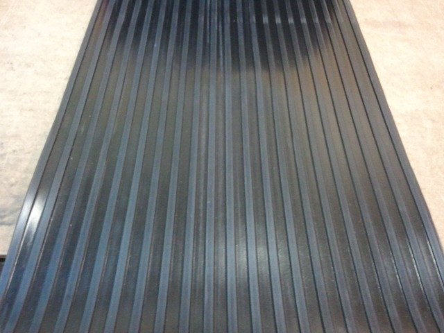 WIDE RIB RUBBER MATTING 36″ WIDE